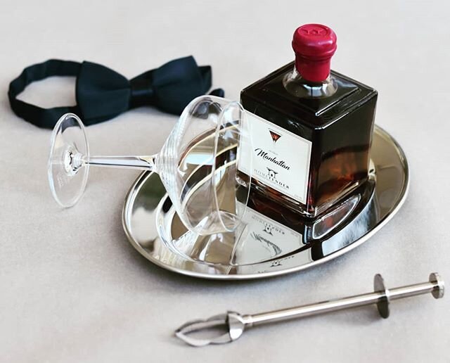 Father day is coming...🎁
.
.
#hometender_cocktails #cocktail #cocktails #manhattan #rye #ryewhiskey #sweetvermouth #bitter #classic #classics #gift #giftideas #father #fatherday #geschenke #cadeau #suisse #swissmade #homemade #handcrafted #papa #vat