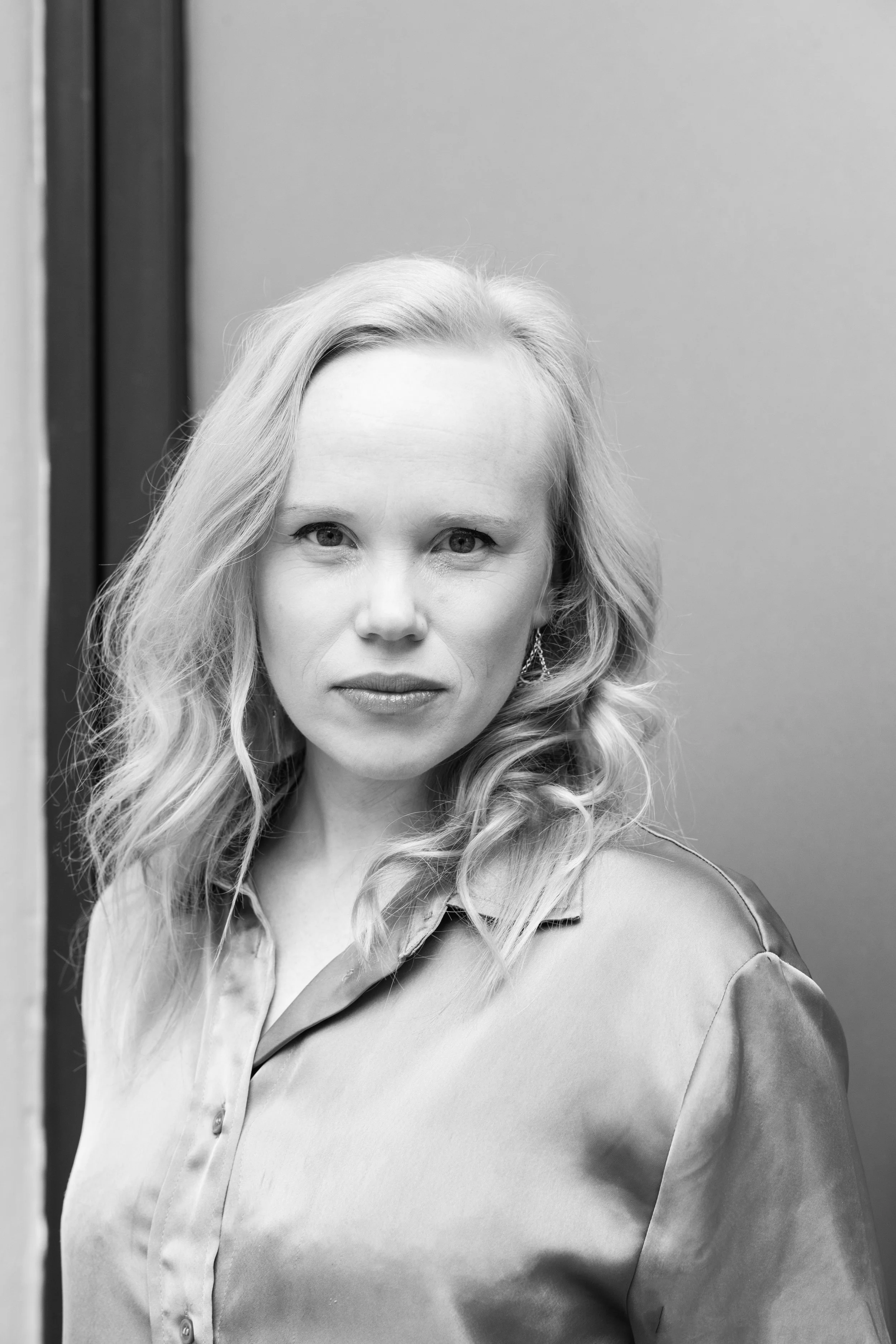 Beate Mordal i rolla som som Frk Songstad