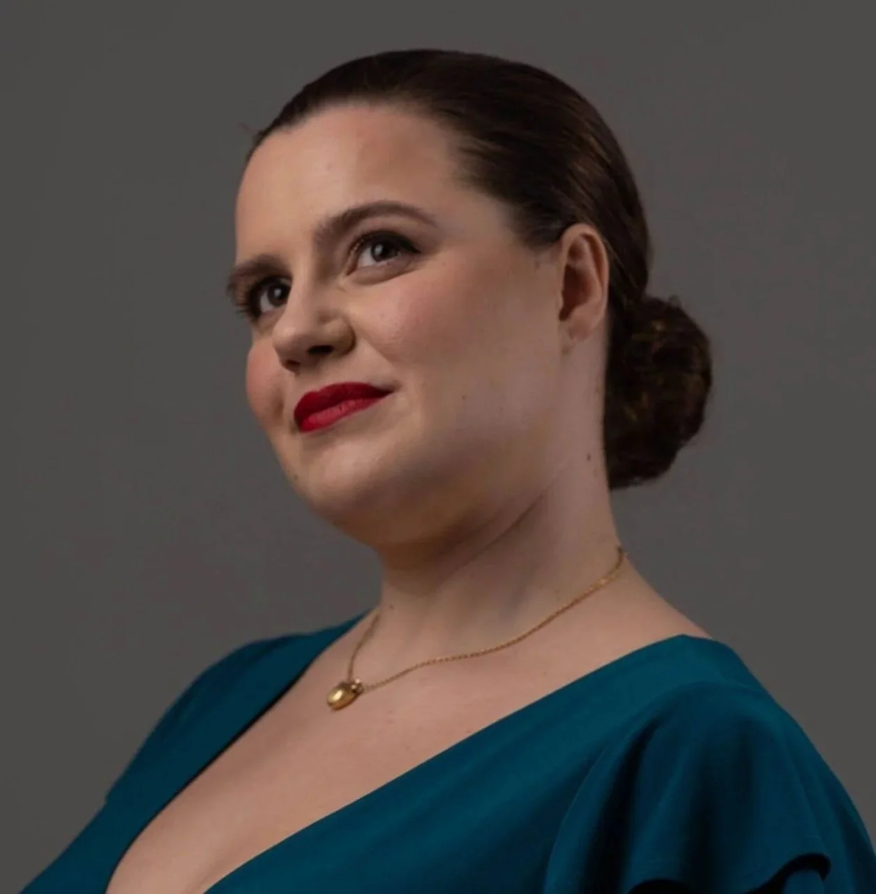 Nora Oleanne Sårheim i rolla som Madame Borchgrevinch