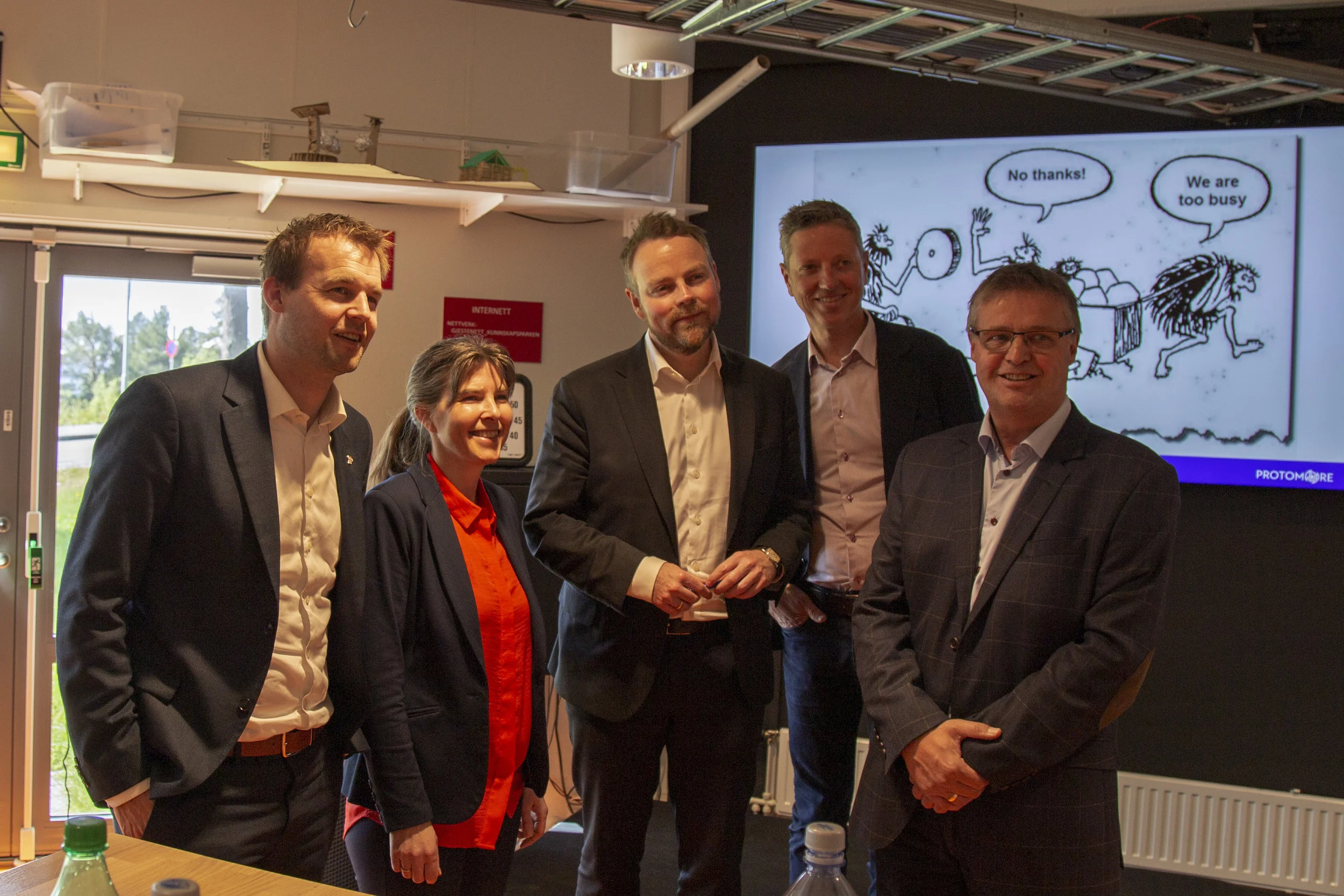 Statsråder på besøk i innovasjonslaben