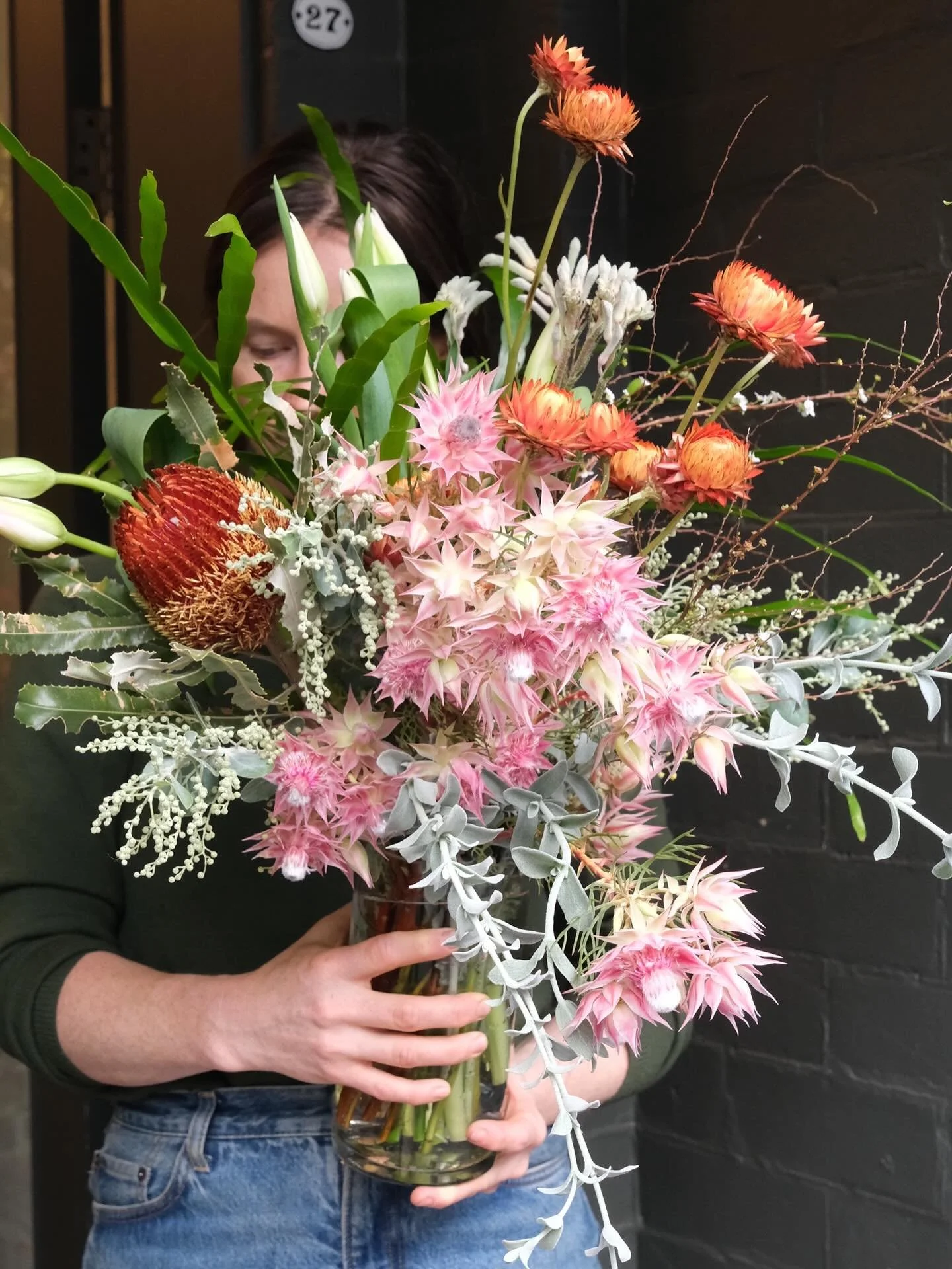 Can you spot the Blushing Bride? 💗🩶💟

#besspaddington 
#sydneyflorist
#williamst