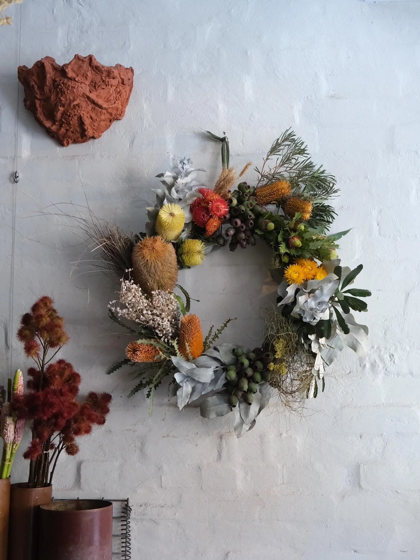 Winter wreath 🧡

#besspaddington 
#wreath 
#australiannativeflora