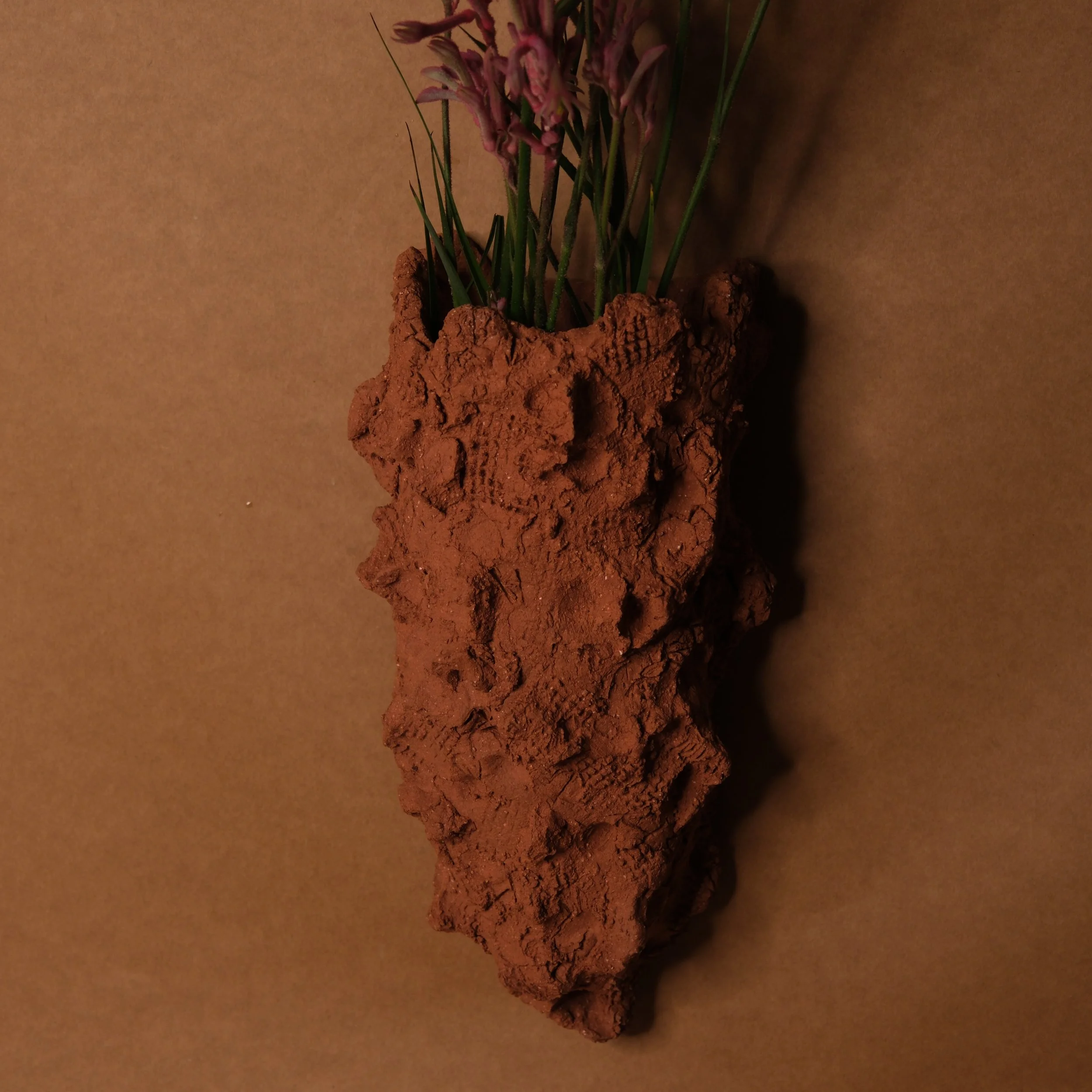 OOV24 WALL VASE #004