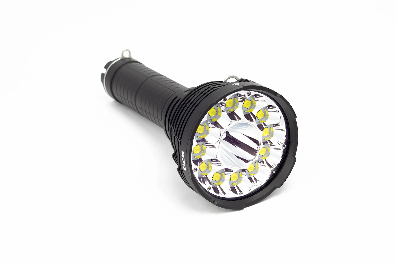 Lames et Lumens Lampe Acebeam X70-2.jpg