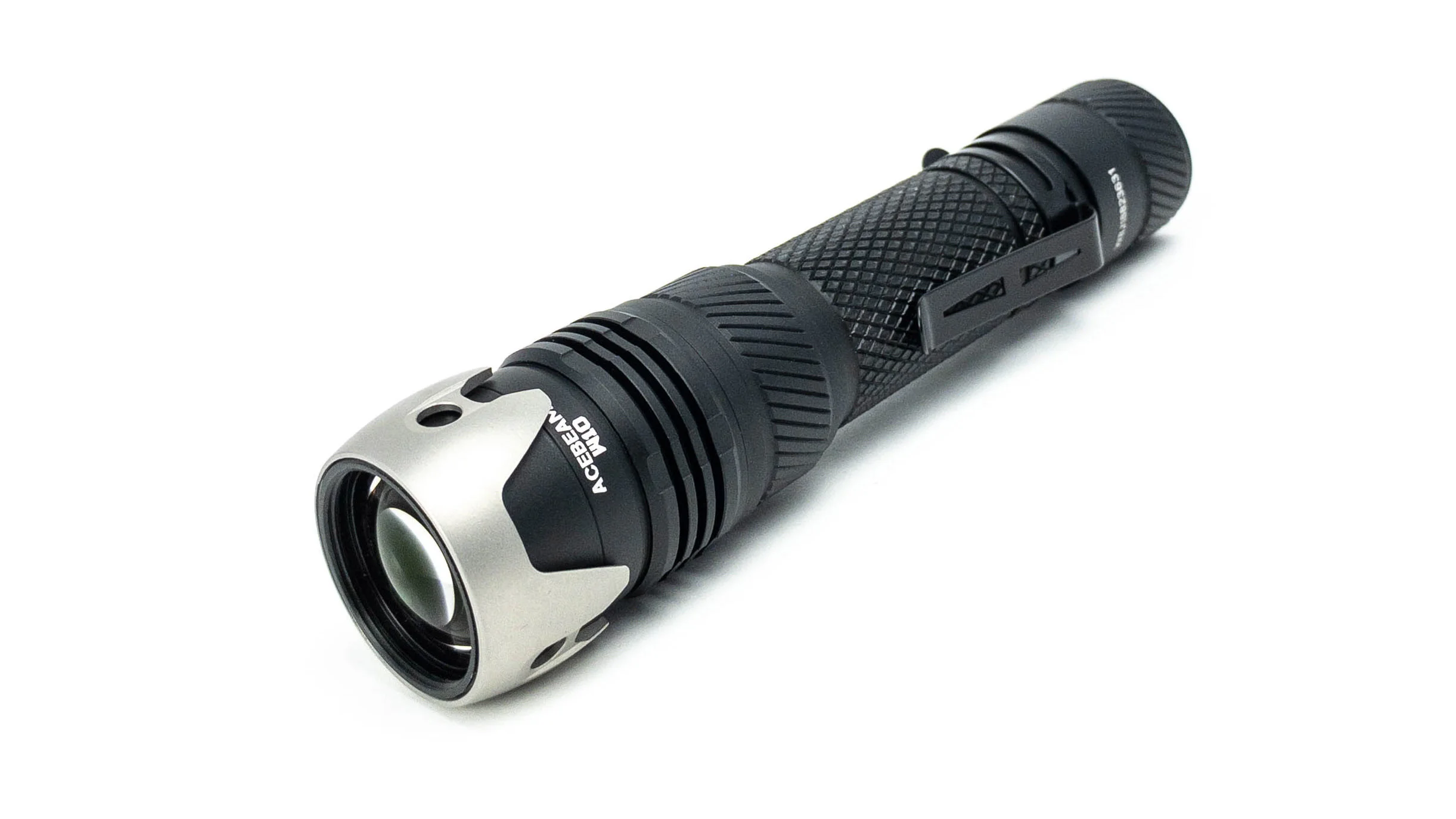 Lames et Lumens Lampe Acebeam W10-1072.jpg