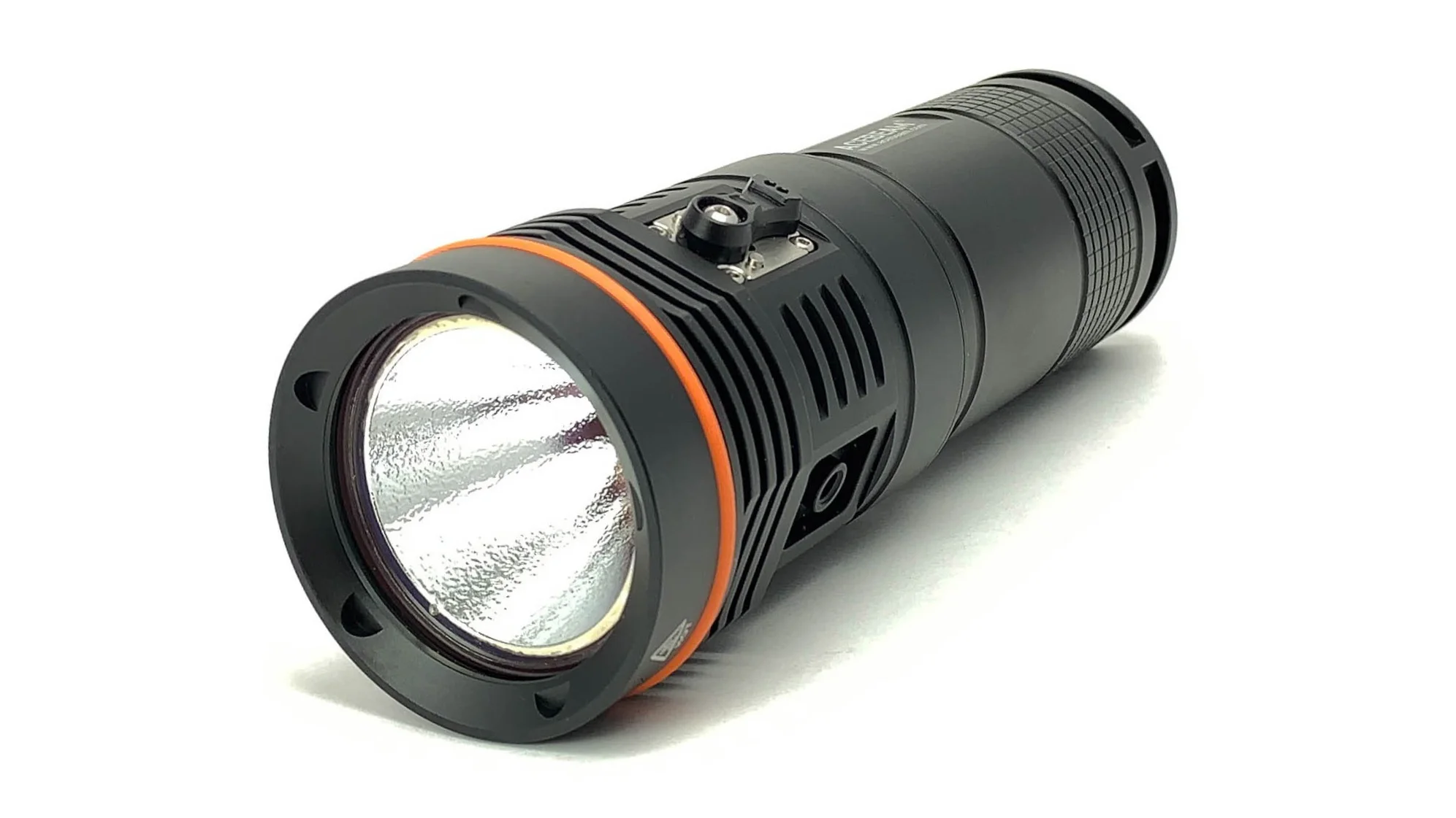 Lames+et+Lumens+Lampe+Acebeam+D46-1030.jpg