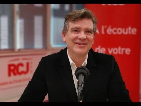 Lire la Politique, invité de Luce Perrot, Arnaud Montebourg sur RCJ (Copy)