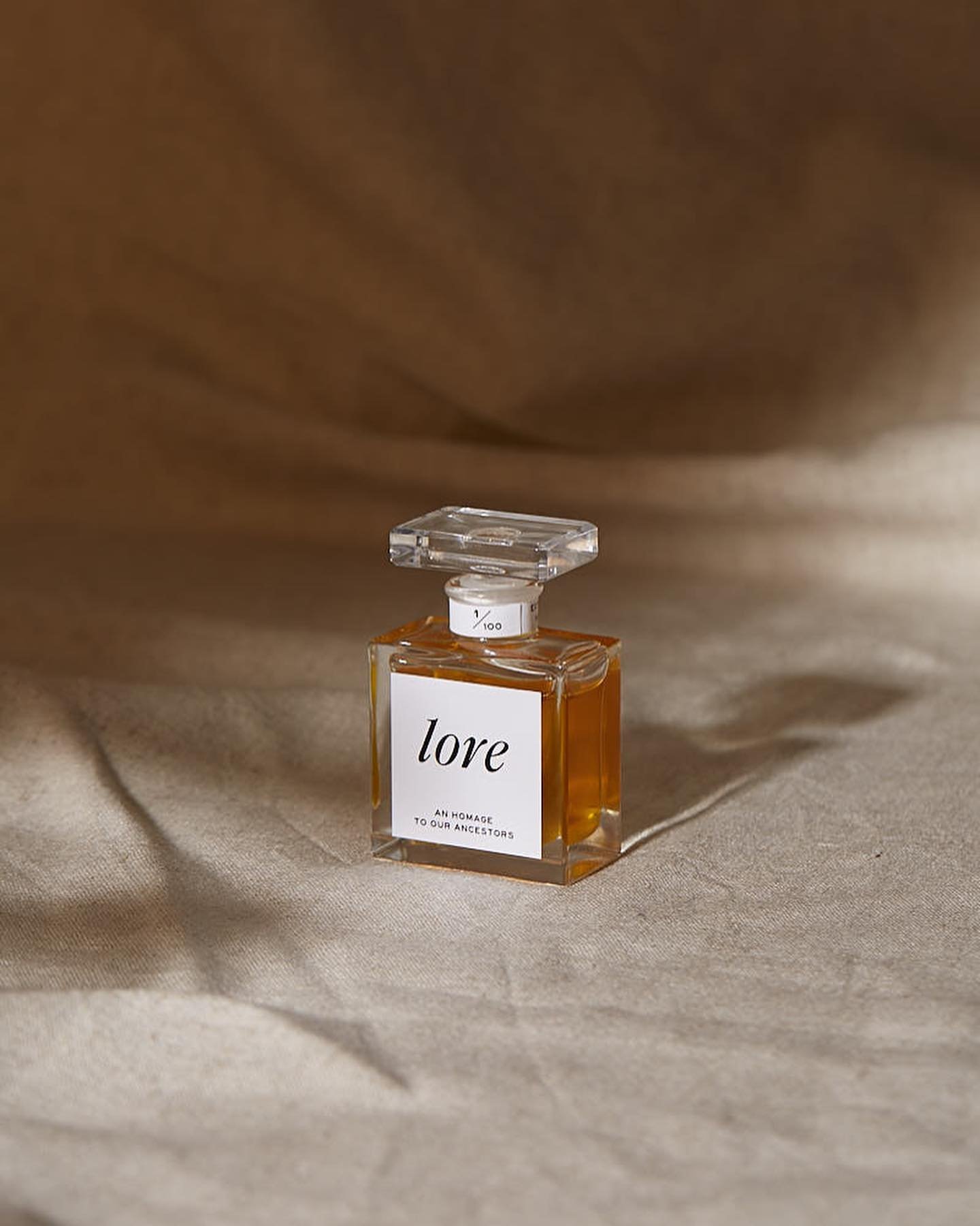 Show your love this Mother&rsquo;s Day with our sacred scent &sbquo;Lore&lsquo; &ndash; a fragrance that transcends time, blending tradition with modernity. Hand-blended in Berlin, this scent is a tribute to the enduring love of mothers and the wisdo