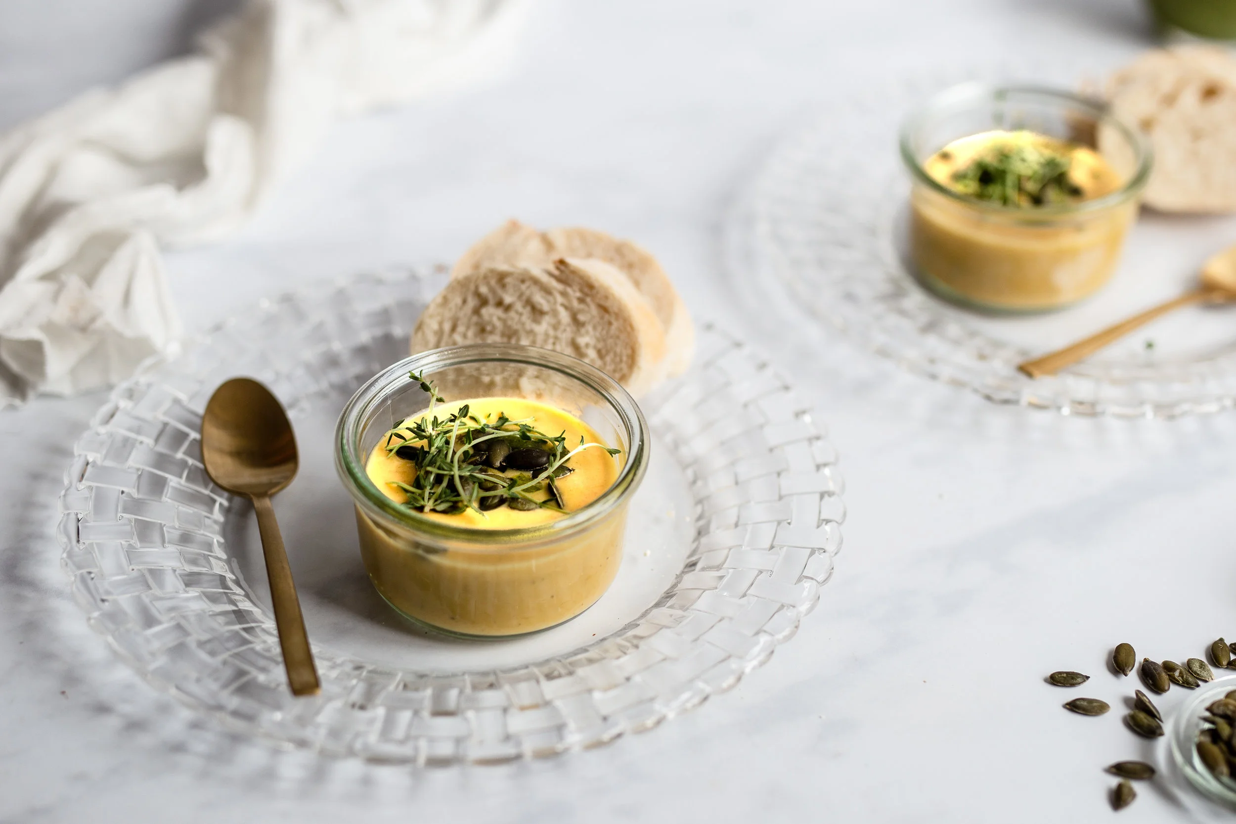 Das Styling unserer Suppe ist dezent, die Bildkomposition ist entsprechend des Anlasses elegant und clean.
