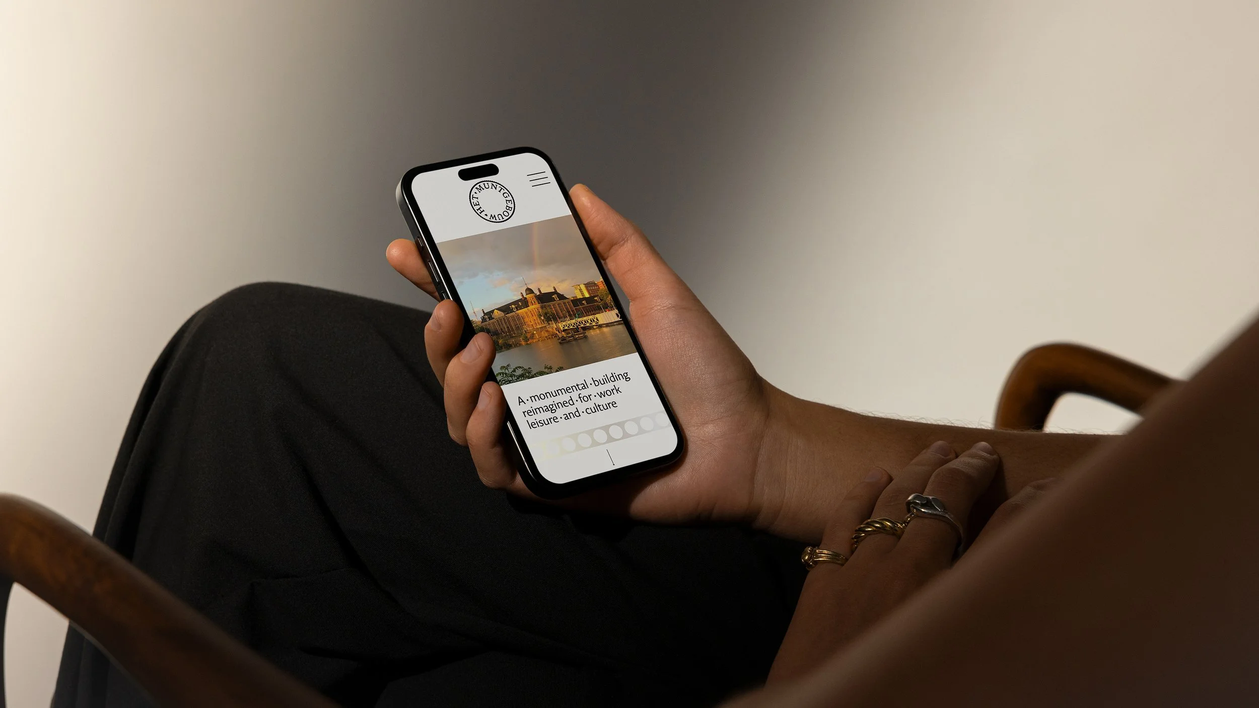 Het_Muntgebouw_Phone.jpg