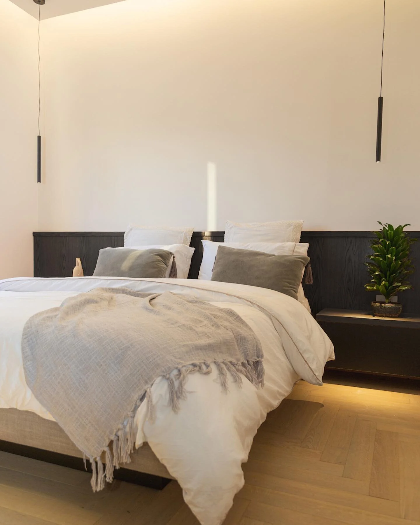 Bahout Flat | Pine Hills Ehden
Zen Bedroom

📸 @mr.zaydan