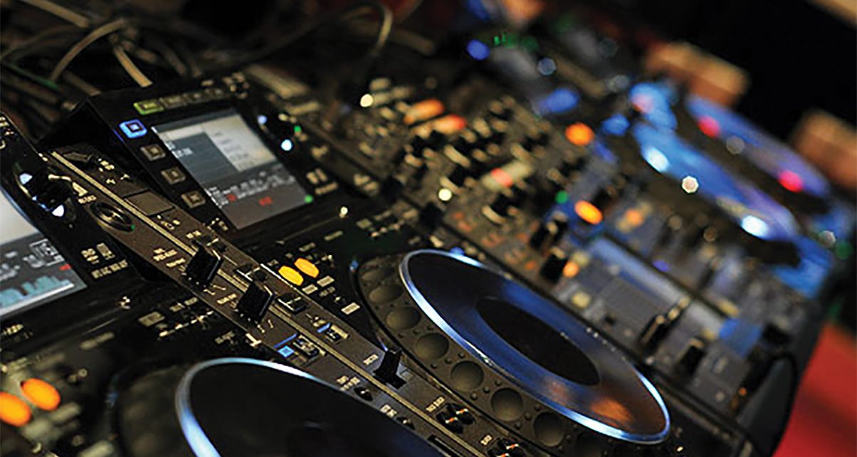 Using-CDJs-For-The-First-Time-5-Tips-for-Controller-DJs-copy-1204x642.jpg