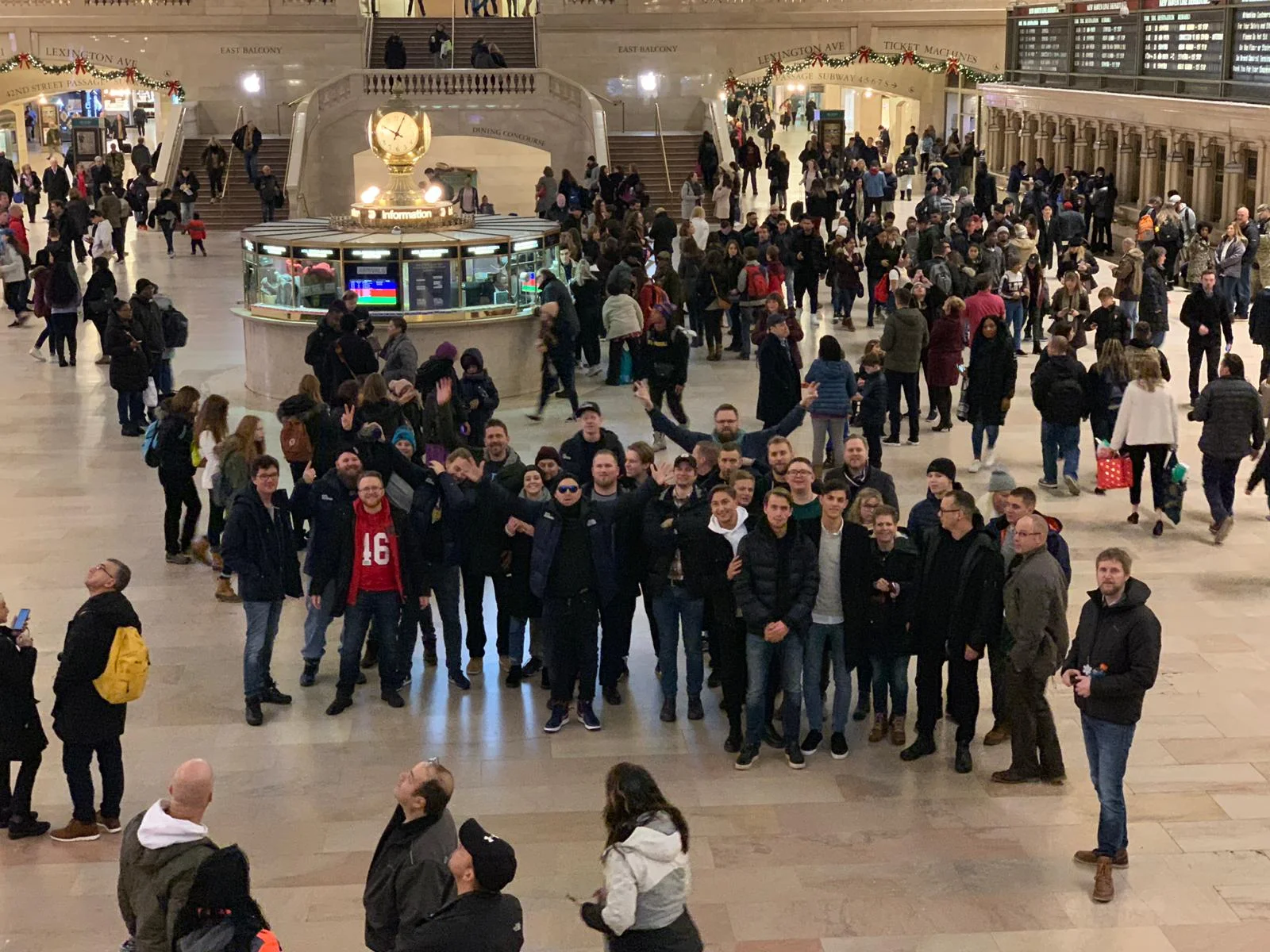 hela gruppen samlad på gran central station.jpg