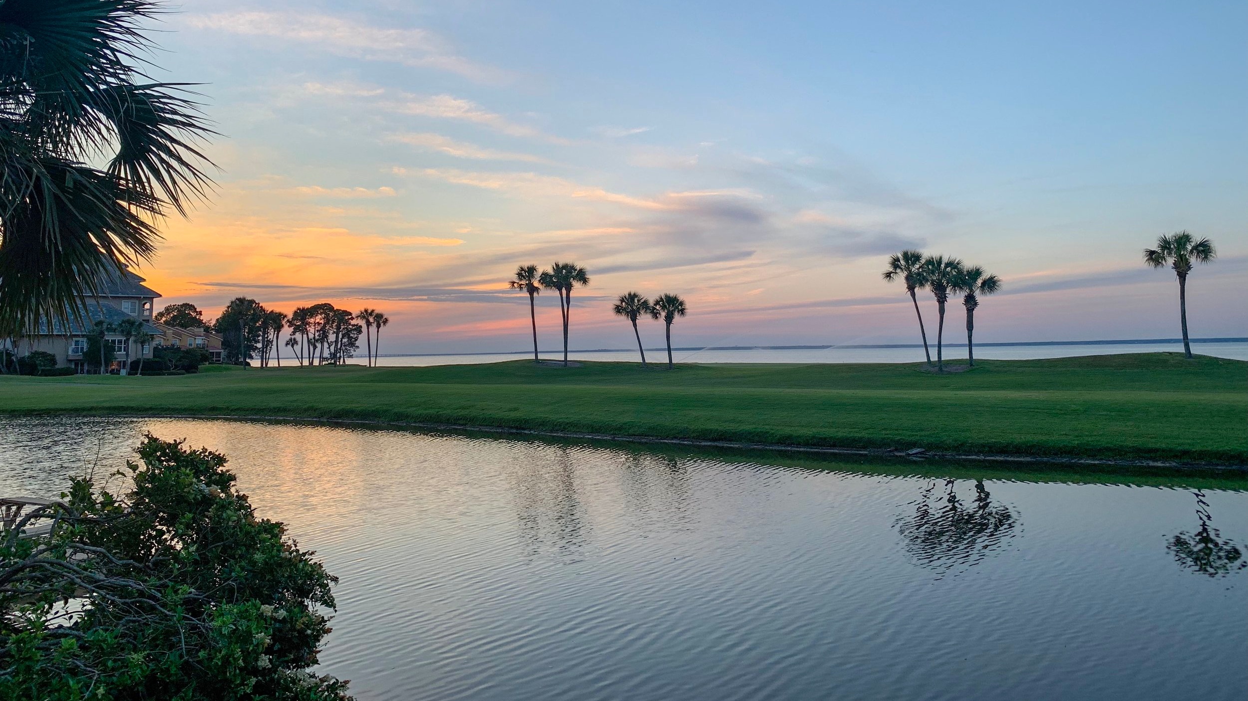 Över 1 500 golfbanor i Florida Delstaten Florida är ett riktigt golf-mecka med över 1 500 golfbanor runtomkring i delstaten. Tre av dem ligger i just Fort Lauderdale och samtliga håller riktigt bra kvalitet. Är du golfspelare är den en självklarhet att spendera några dagar på Fort Lauderdale Country Club, Coral Ridge Country Club eller Golftec Fort Lauderdale.