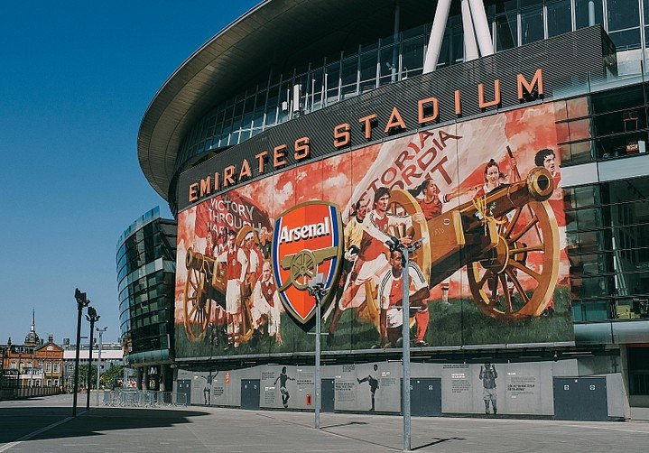 Emirates Stadium i London &auml;r hem till en av v&auml;rldens mest ikoniska klubbar i Premier League, n&auml;mligen Arsenal. Ta del av gemenskapen och djupdyk i klubbens rika kultur och historia med oss!

https://travelzmart.se/fotbollsresor-arsenal