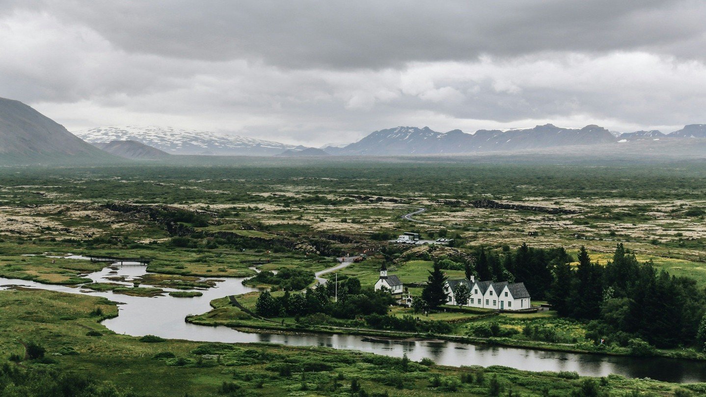 Uppt&auml;ck hela Island med Island runt &ndash; den klassiska rundresan. H&auml;r f&aring;r du uppleva fantastiska sev&auml;rdheter s&aring;som Akureyri, Vatnaj&ouml;kull och sist men inte minst Gyllene cirkeln. 

https://travelzmart.se/island-runt-