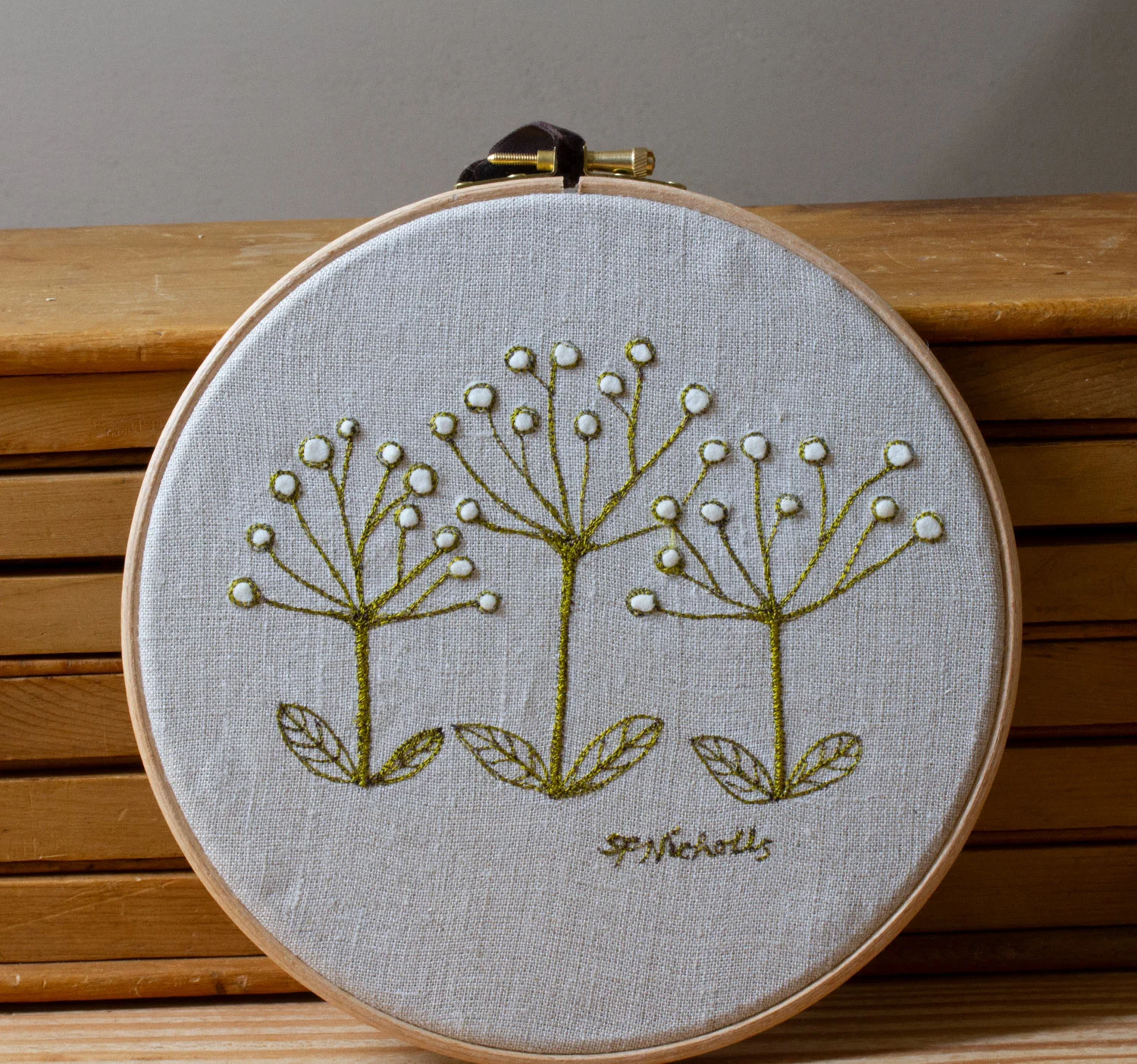Hoop Embroidey berries green.jpg