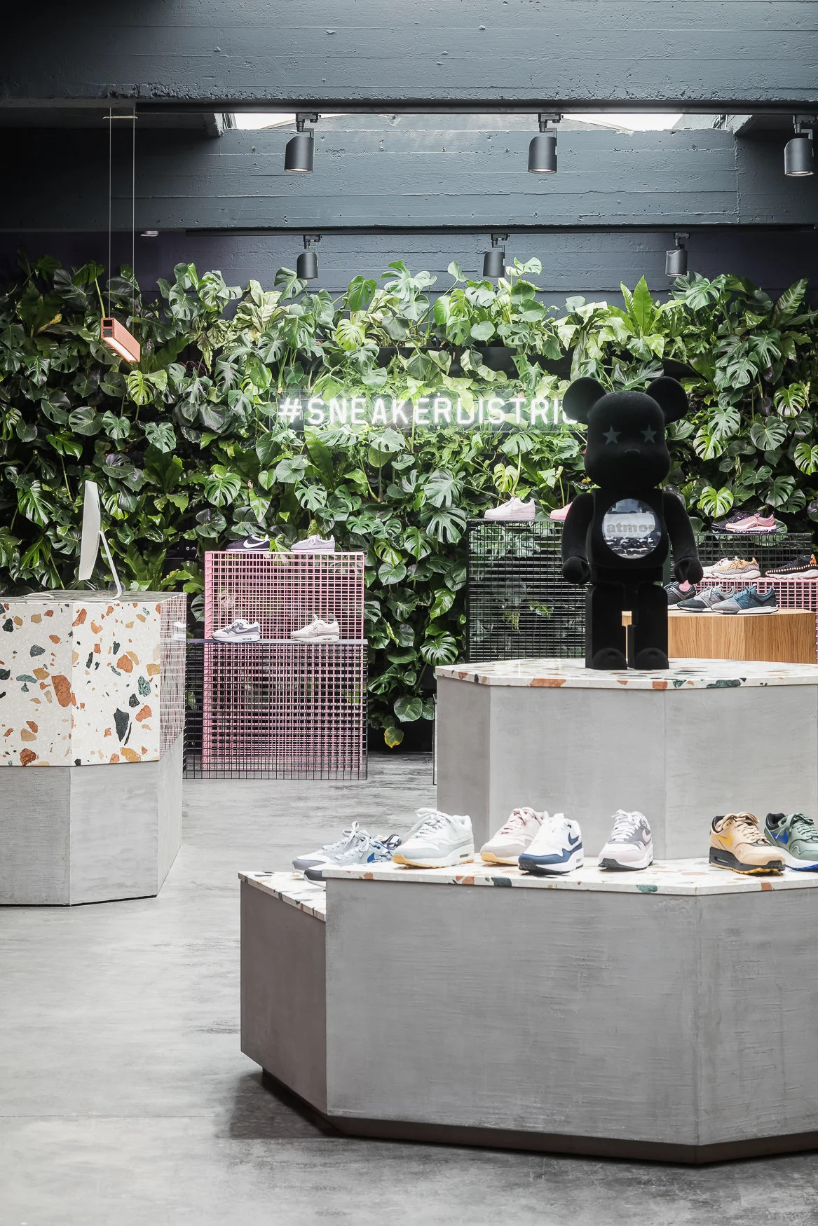 2. barde+vanvoltt_sneaker-district-antwerpen-photo-cafeine-be.jpg