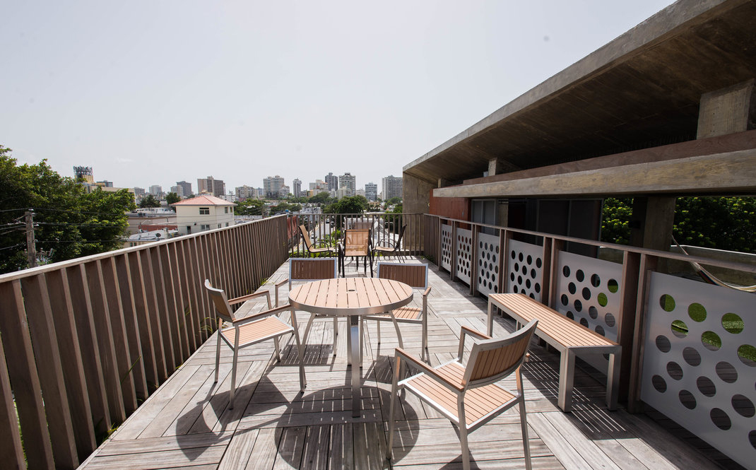 roof-deck--v13686324.jpg