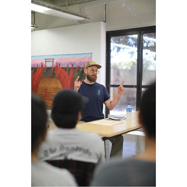 It was a real pleasure to stop by @devontsunostudio class of painting 1 students on my last day in LA. Thanks for the invitation ⚡️
📷 Devon Tsuno