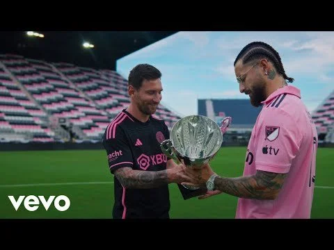 Maluma, Yandel - Trofeo Assitant director
