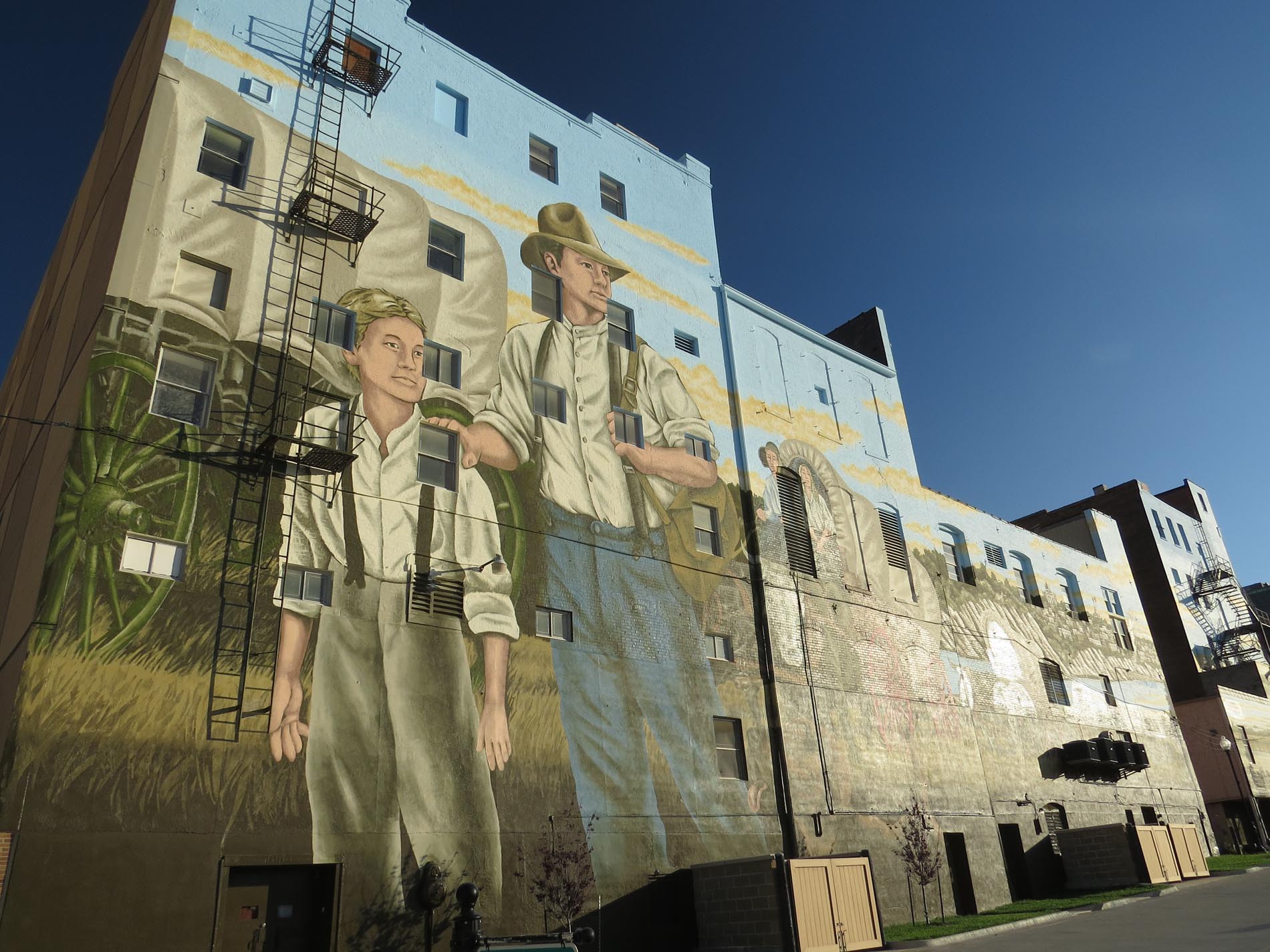 Downtown-mural-2.stjomo.com.king of the trails.jpg
