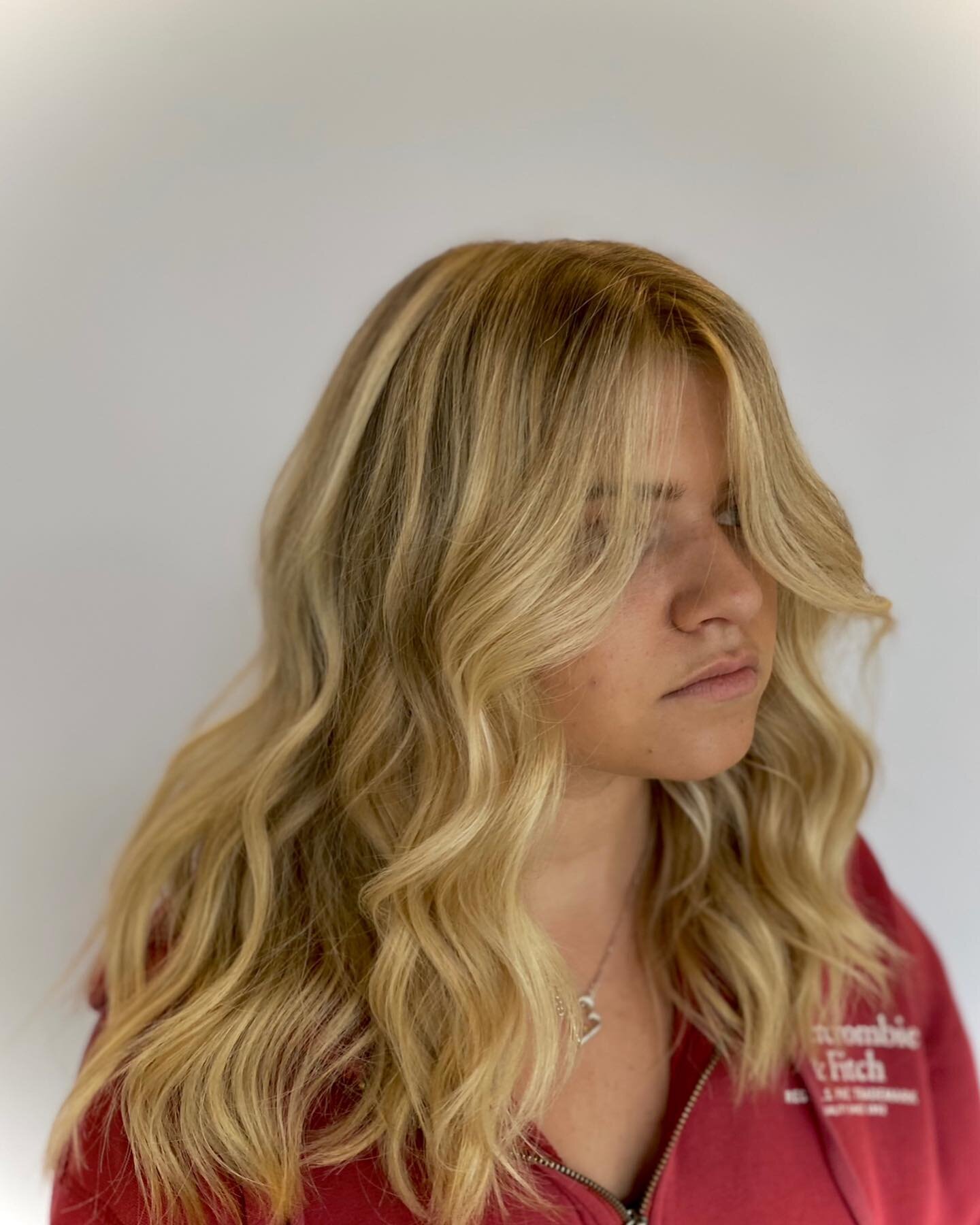 Beautiful Blonde 💛
-

#renohairinspo #hairgoals #blondehair #beyondtheponytail #hairgoals #longhair #hair#renoblondestyle #renohairstylist #reno #renostyle #renoextentionspecialistist #balayageartist #ittakesapro #hairdressermagic #hairstylesreno #u