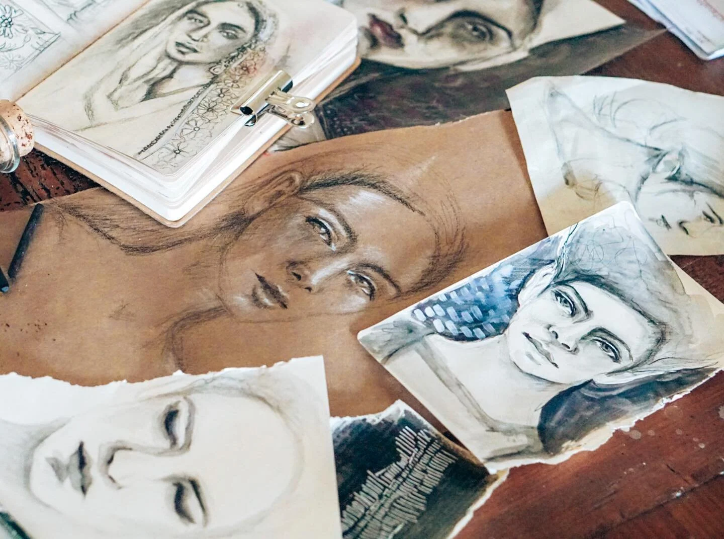 Renee you are such a beautiful and inspiring artist and teacher. If you have an interest in portrait drawing and collage go check out her new course Collected Stories. So much inspiration! @reneedesigns 
.
.
.
#collectedstories #reneemuellerart #port