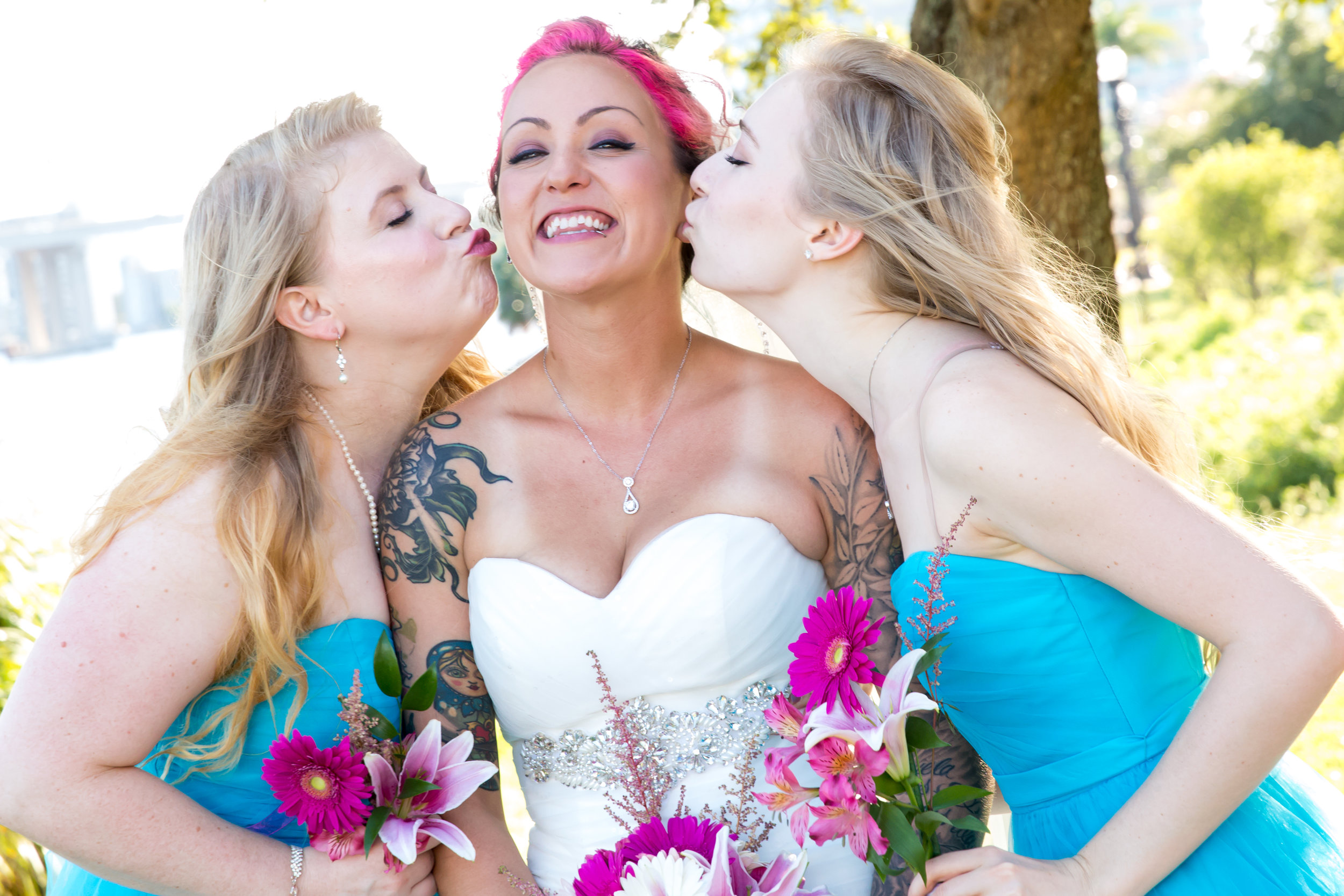 High-Kick-Photography-Wedding-Portraits-Funny-Jacksonville-Florida-Bride-Bridesmaids-Sisters-Pink-Teal-Dresses-LR-1.jpg