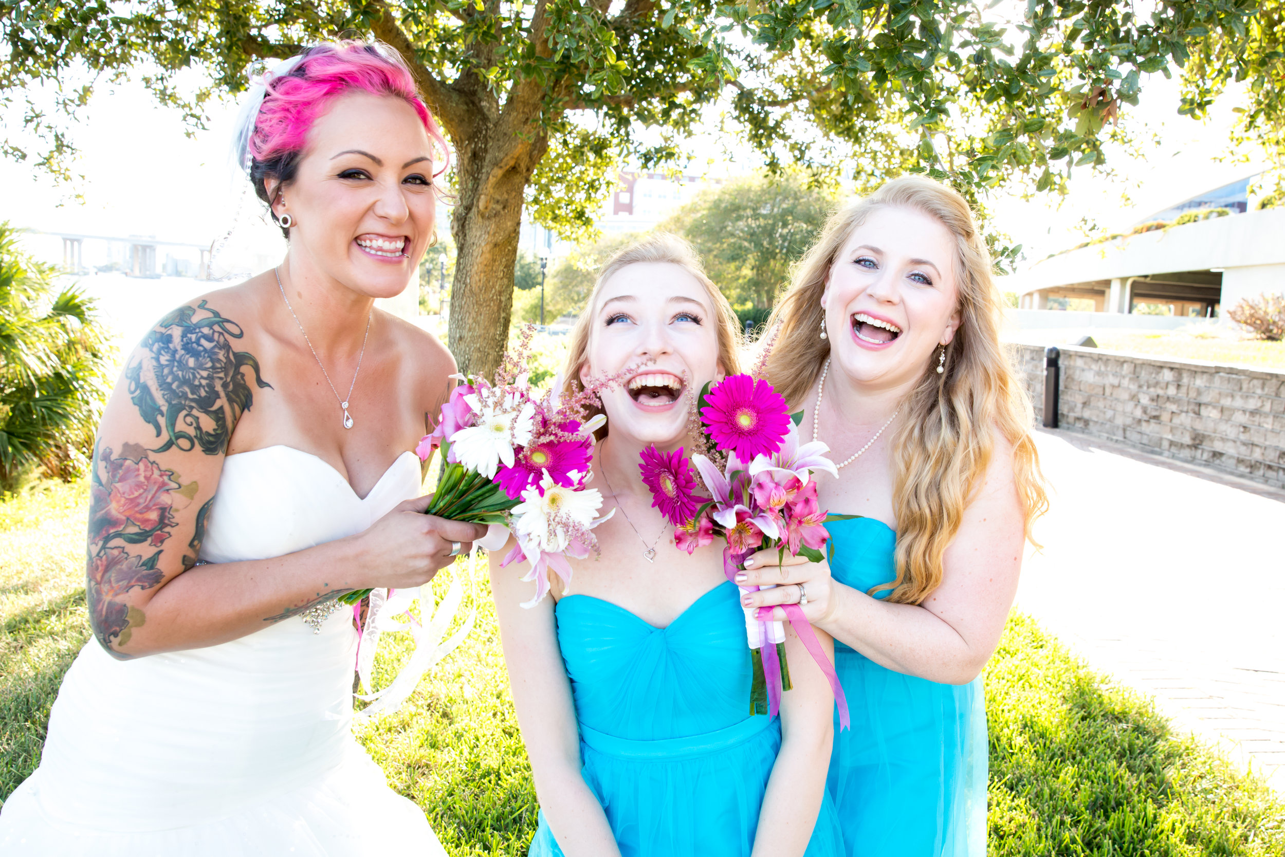 High-Kick-Photography-Wedding-Portraits-Funny-Jacksonville-Florida-Bride-Bridesmaids-Sisters-Pink-Teal-Dresses-LR-2.jpg