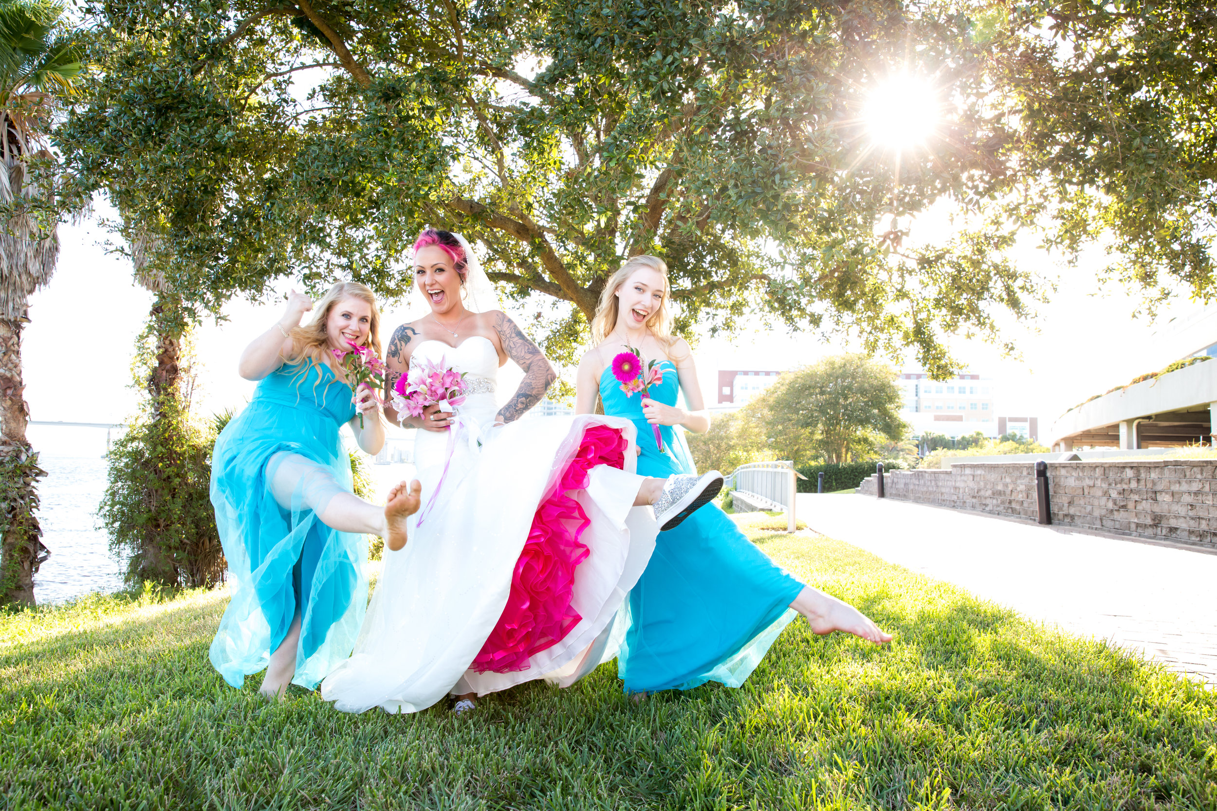 High-Kick-Photography-Wedding-Portraits-Funny-Jacksonville-Florida-Bride-Bridesmaids-Sisters-Pink-Teal-Dresses-LR-4.jpg