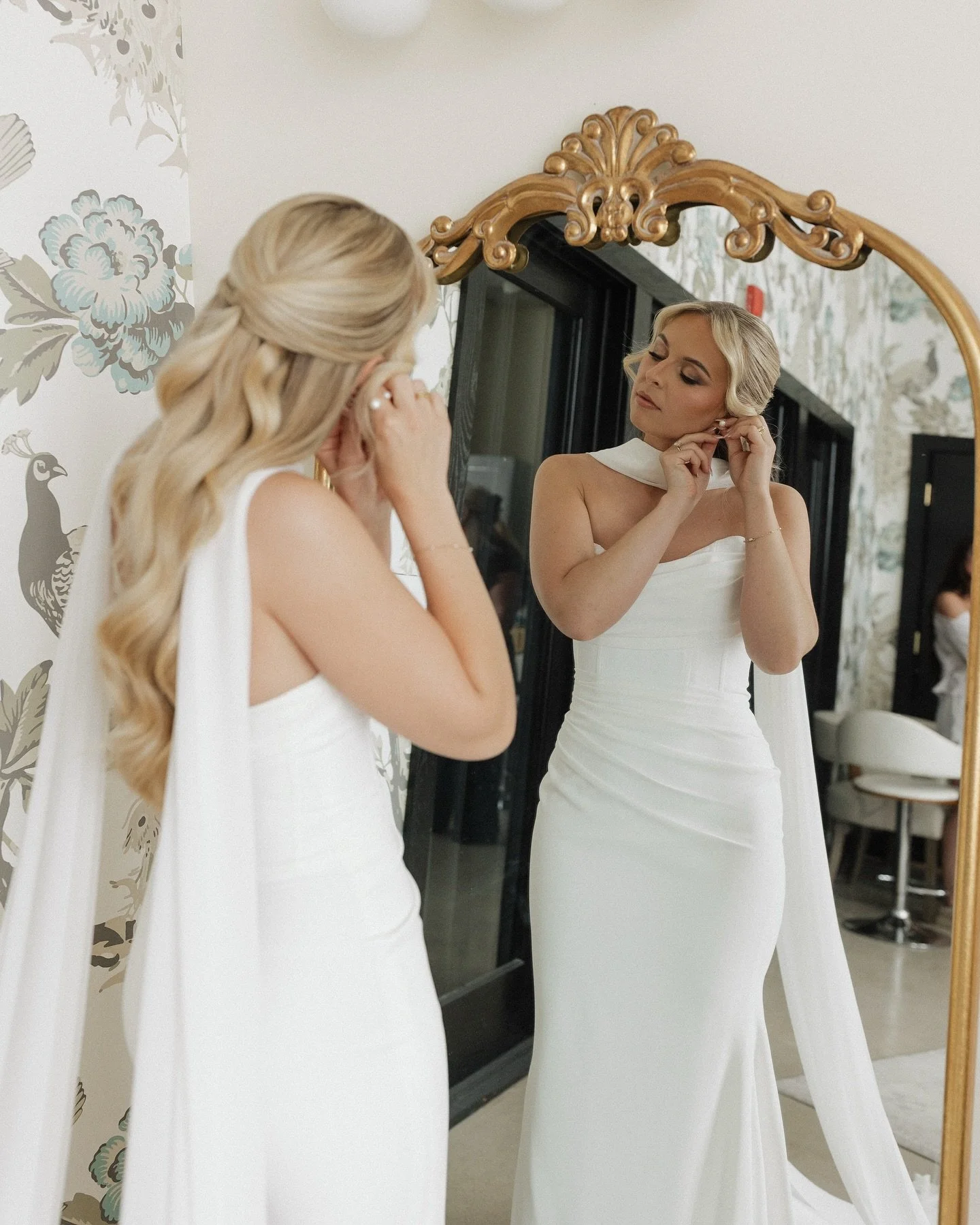 Gina 🤍 As sweet as she is beautiful! Loved this elegant half up style she chose. 

Makeup: @hannnnahg_ 
Photography: @heathermichellephoto 

Bridal Hair Makeup Ann Arbor Detroit Michigan 

#bridalhair #halfuphalfdown #hairstylist #bride #annarbor #d