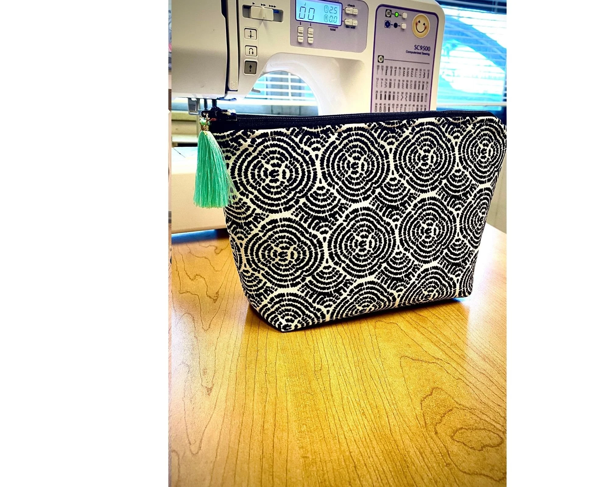 FLEX-SCHEDULE ONLY: Beginner Level: Sew A Zippered Pouch