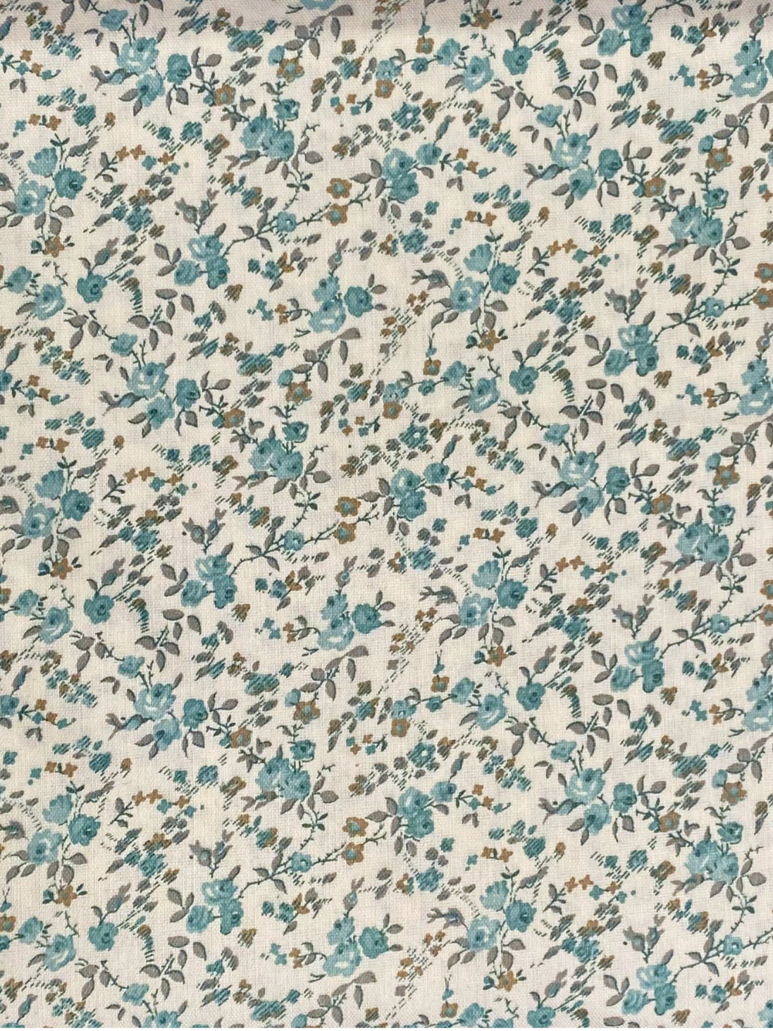 fabricvintagebluerosebuds.png