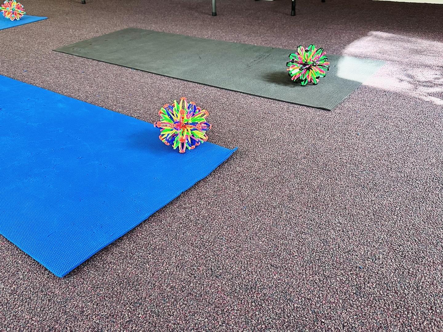 Kids Yoga today 📖🖍️