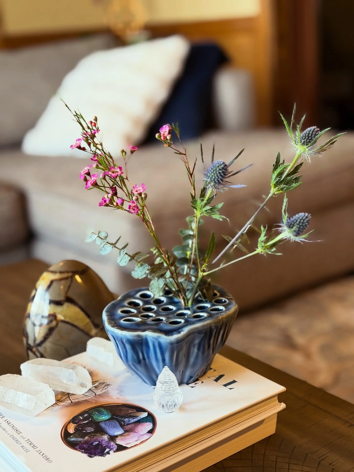 Tried Ikebana for the first time. 🌸🌿
It&rsquo;s basically mindfulness&hellip; but with flowers.
Slowing down, being intentional, and letting &ldquo;simple&rdquo; be enough.
Since I&rsquo;m missing my outside time in nature over winter, this is my a