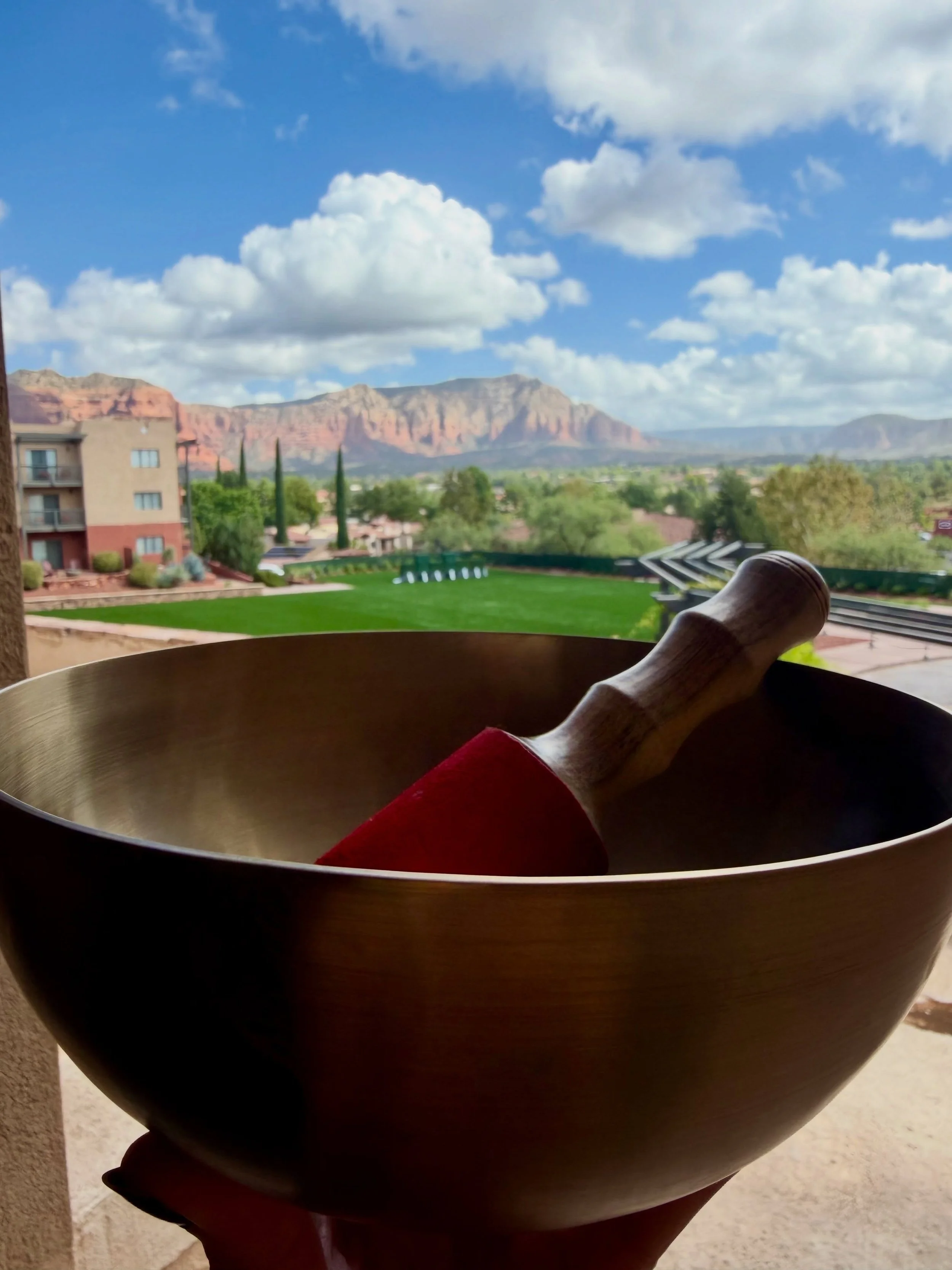 Sound in Sedona. 🏜️🥣✨