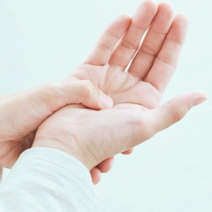 Monday night 7-8pm CST online we have our new Root &amp; Restore class! And there&rsquo;s a sliding scale, so you can pay what&rsquo;s best for you. ✨

There&rsquo;s theme for this week&rsquo;s class is&hellip; MARMA! Marma are Ayurvedic acupressure 