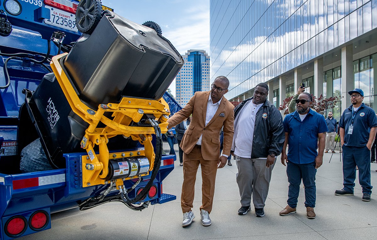 Long Beach begins testing new all-electric garbage trucks 