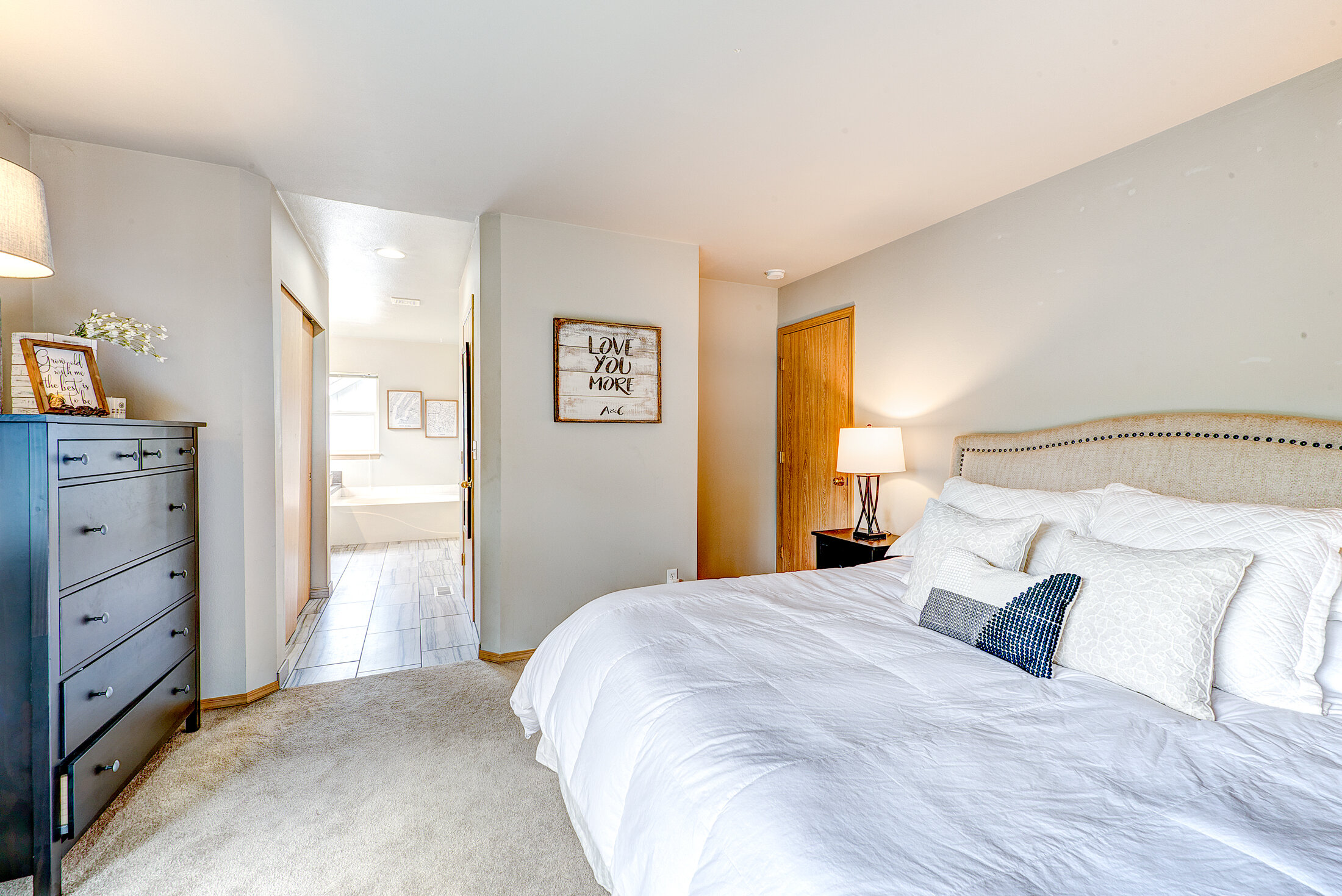 7b-bedroom-to-bath.jpg