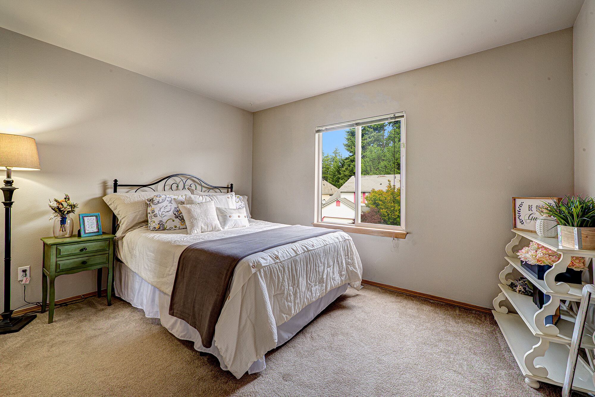 8a-top-floor-bedroom1.jpg