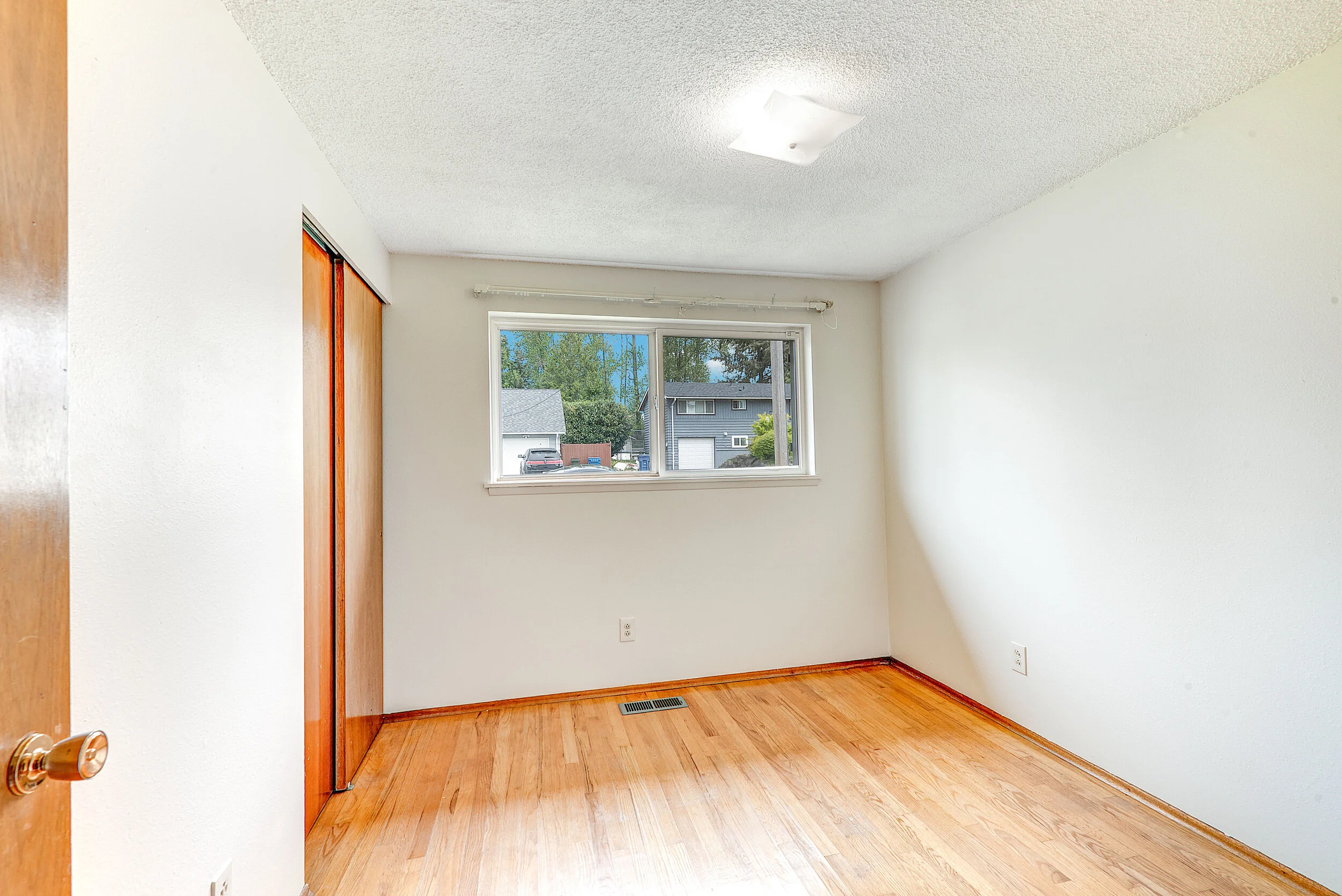 8a-bedroom-2.jpg