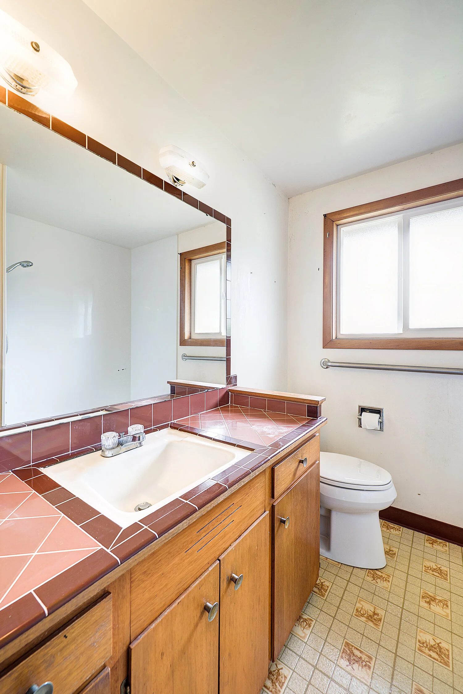 6a-hall-bath.jpg