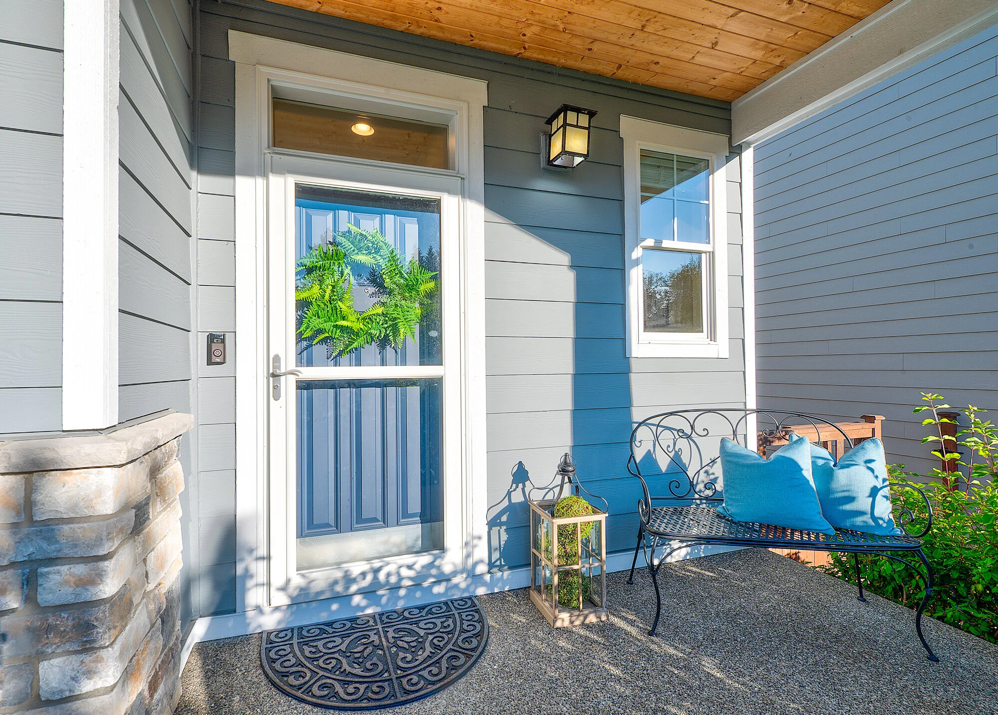 0c-frt-outside-door.jpg