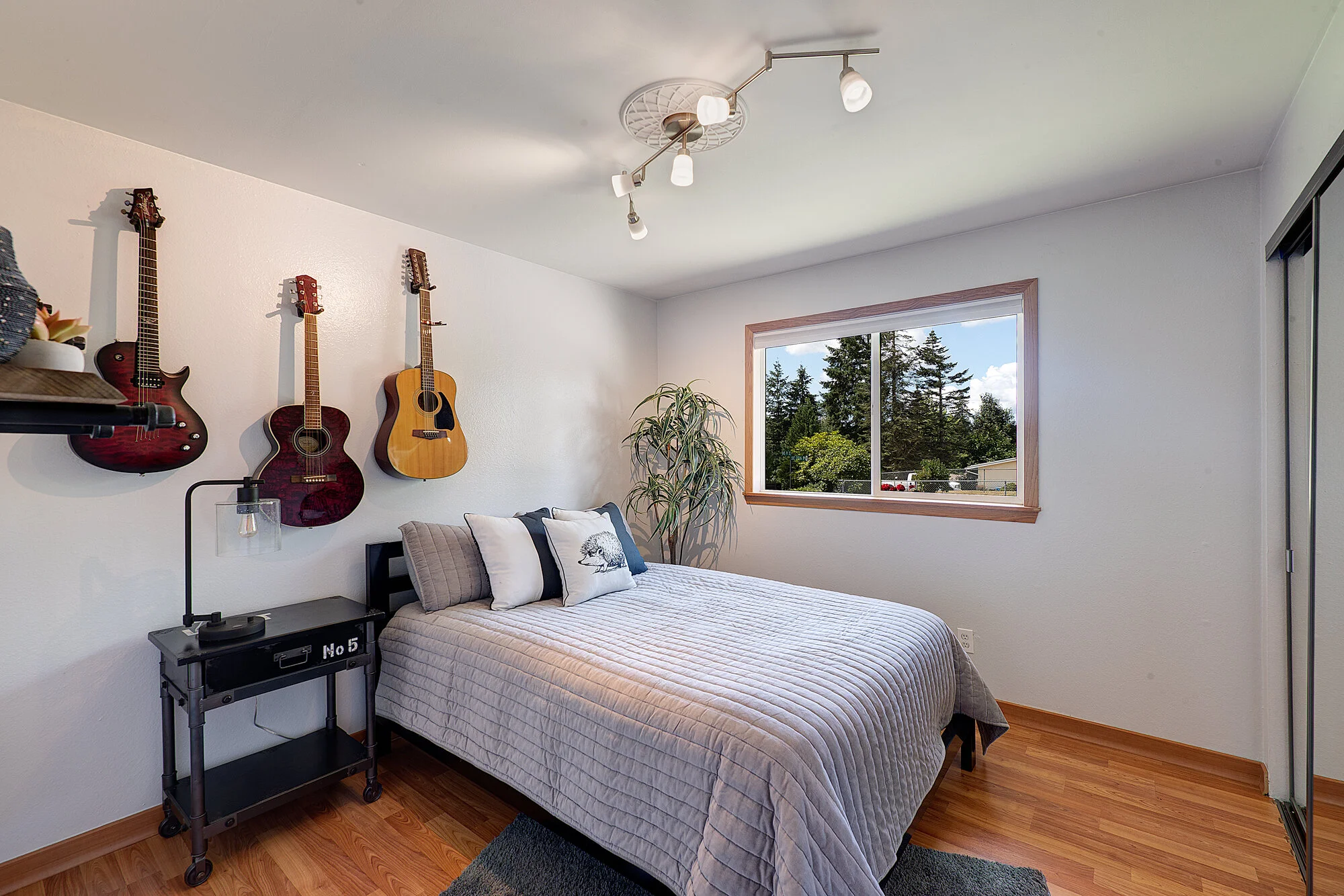 7a-bedroom--.jpg