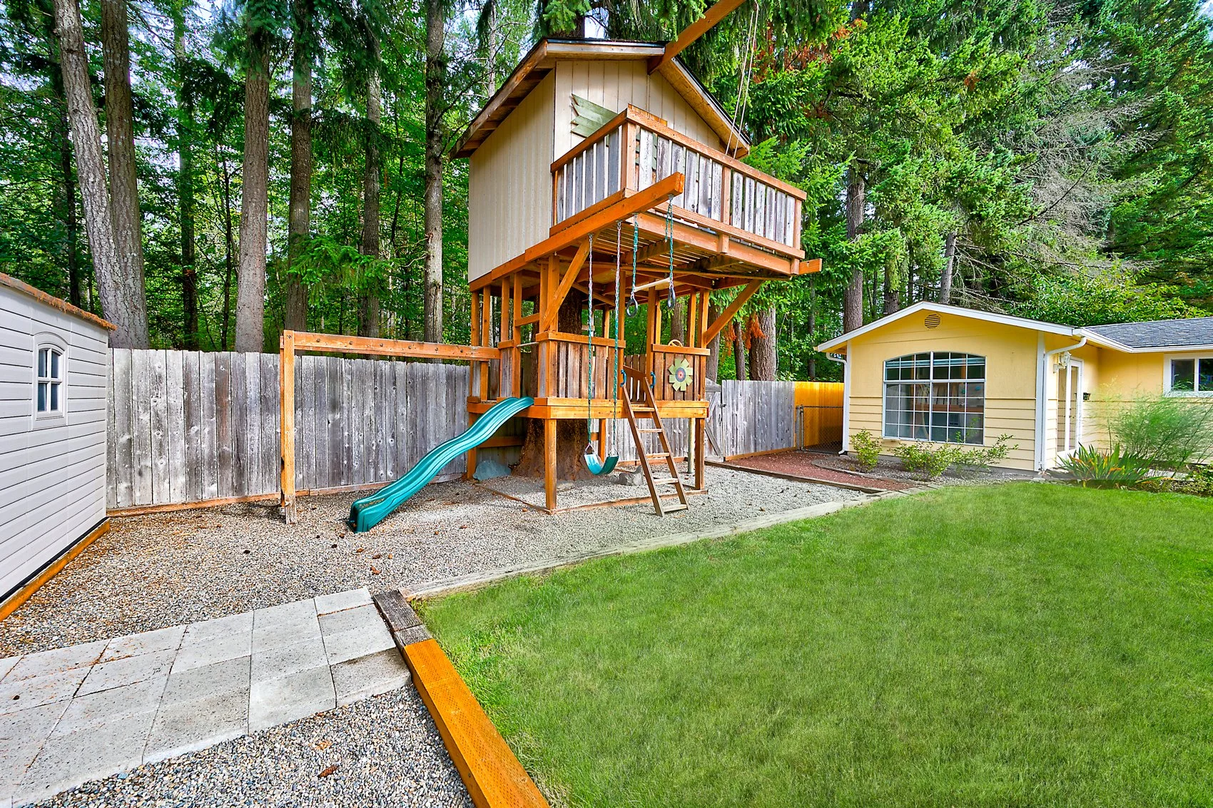 22e-tree-house.jpg