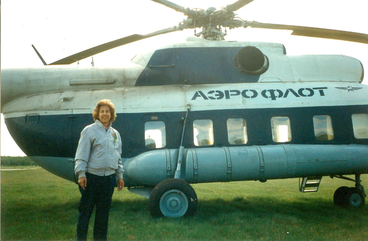 Betty Flying-33.jpg