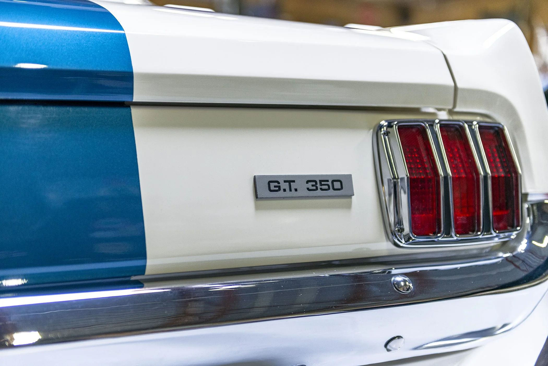Shelby Mustang GT350 Badge WP.jpg