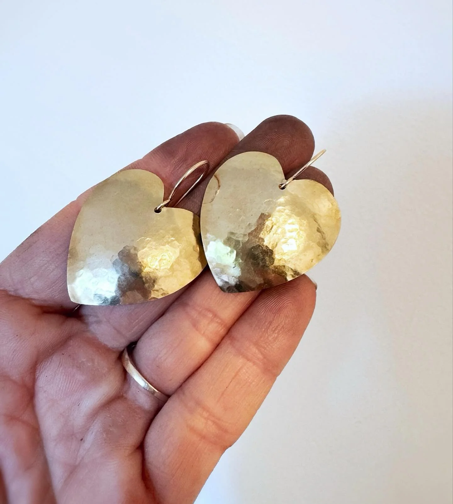 Working on a heart earring release. Pretty excited, hoping for this weekend but stay tuned in stories for details 🩶🩶
.
.
.
.
.
#heartearrings #prettylittlething #seekthesimpicity #shopstyle #bohostylejewelry #kinfolklife #simplepleasures #vancityhy