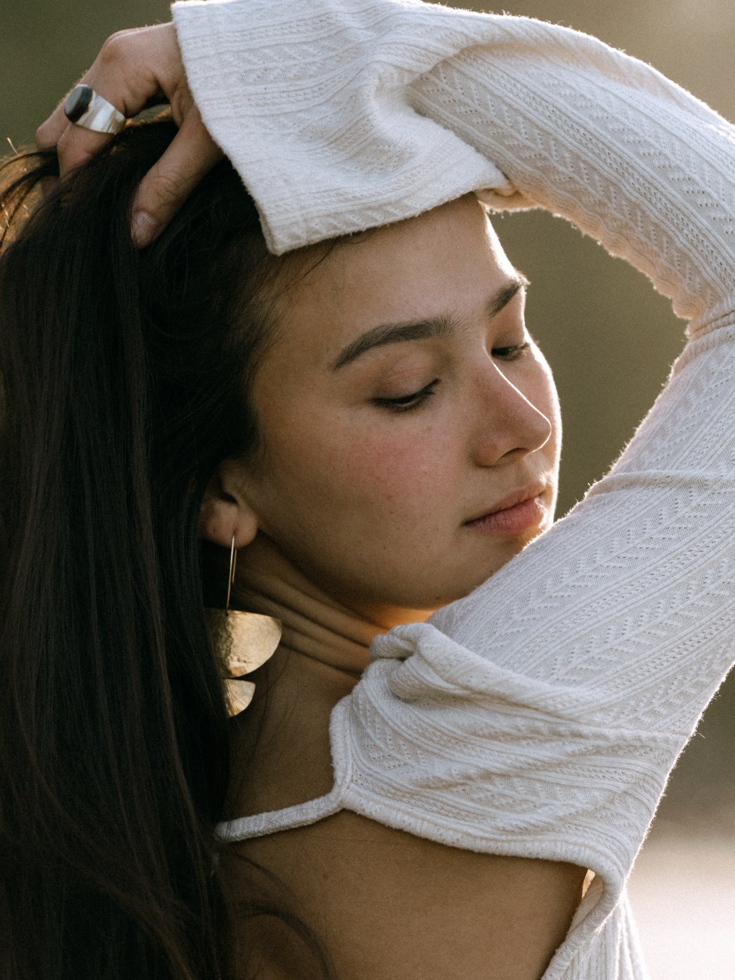 Goddess earrings~
Photo by the talented @thesaltedshutter 🩶